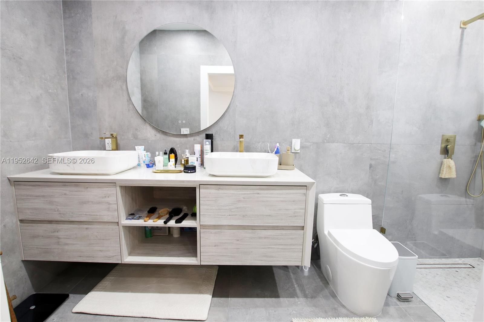 BISCAYNE DRIVE ESTATES - Residential