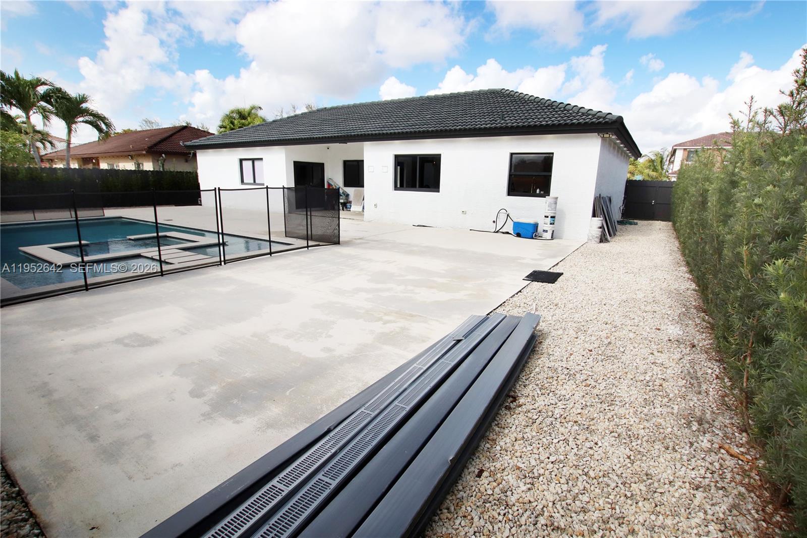 BISCAYNE DRIVE ESTATES - Residential