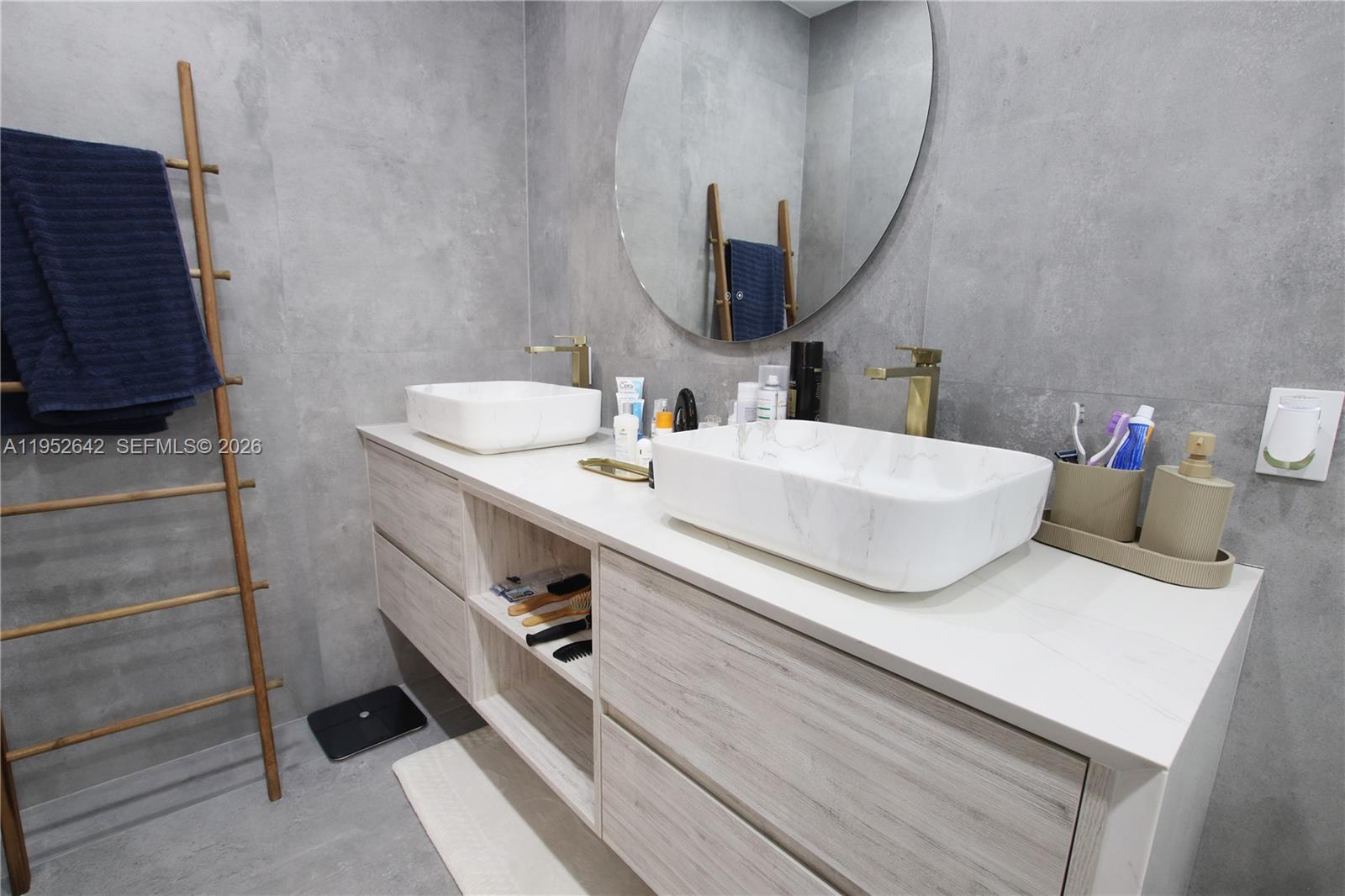 BISCAYNE DRIVE ESTATES - Residential