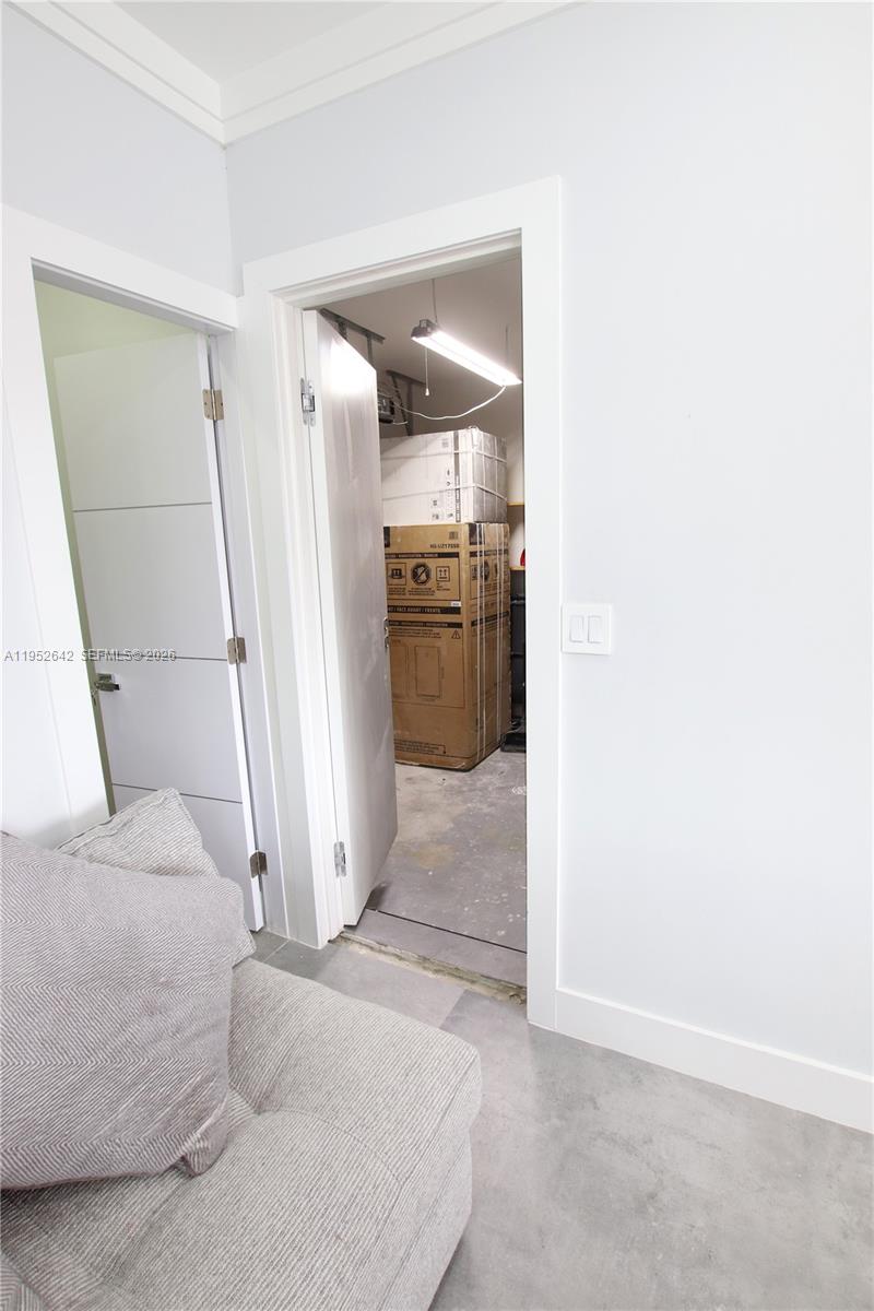 BISCAYNE DRIVE ESTATES - Residential