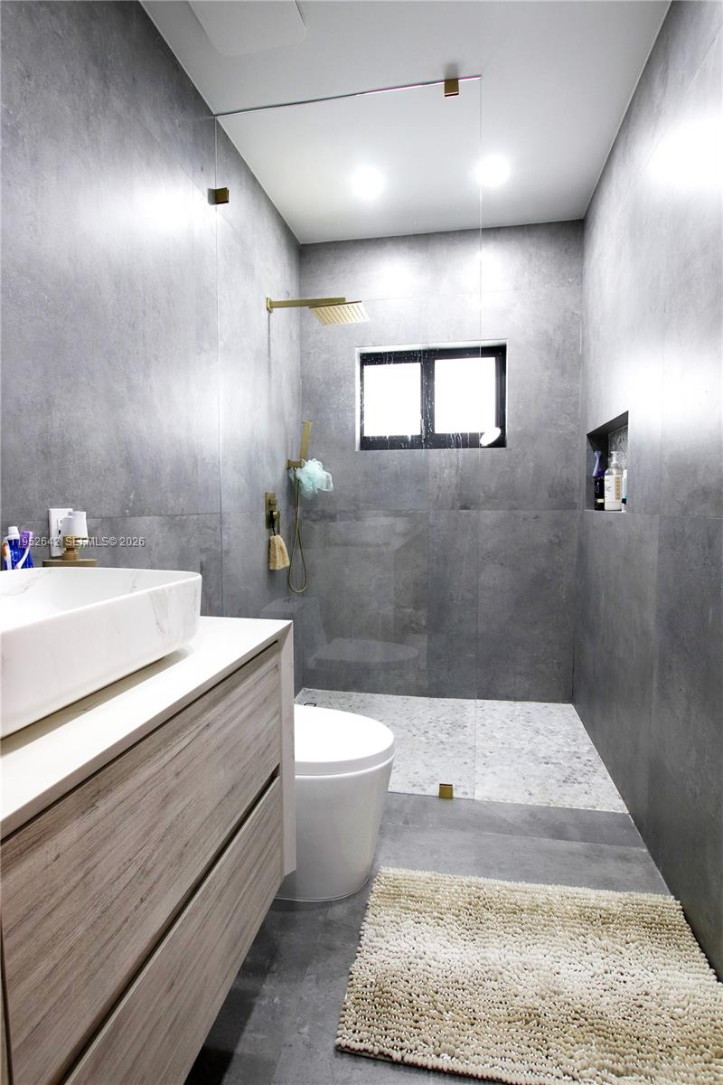 BISCAYNE DRIVE ESTATES - Residential