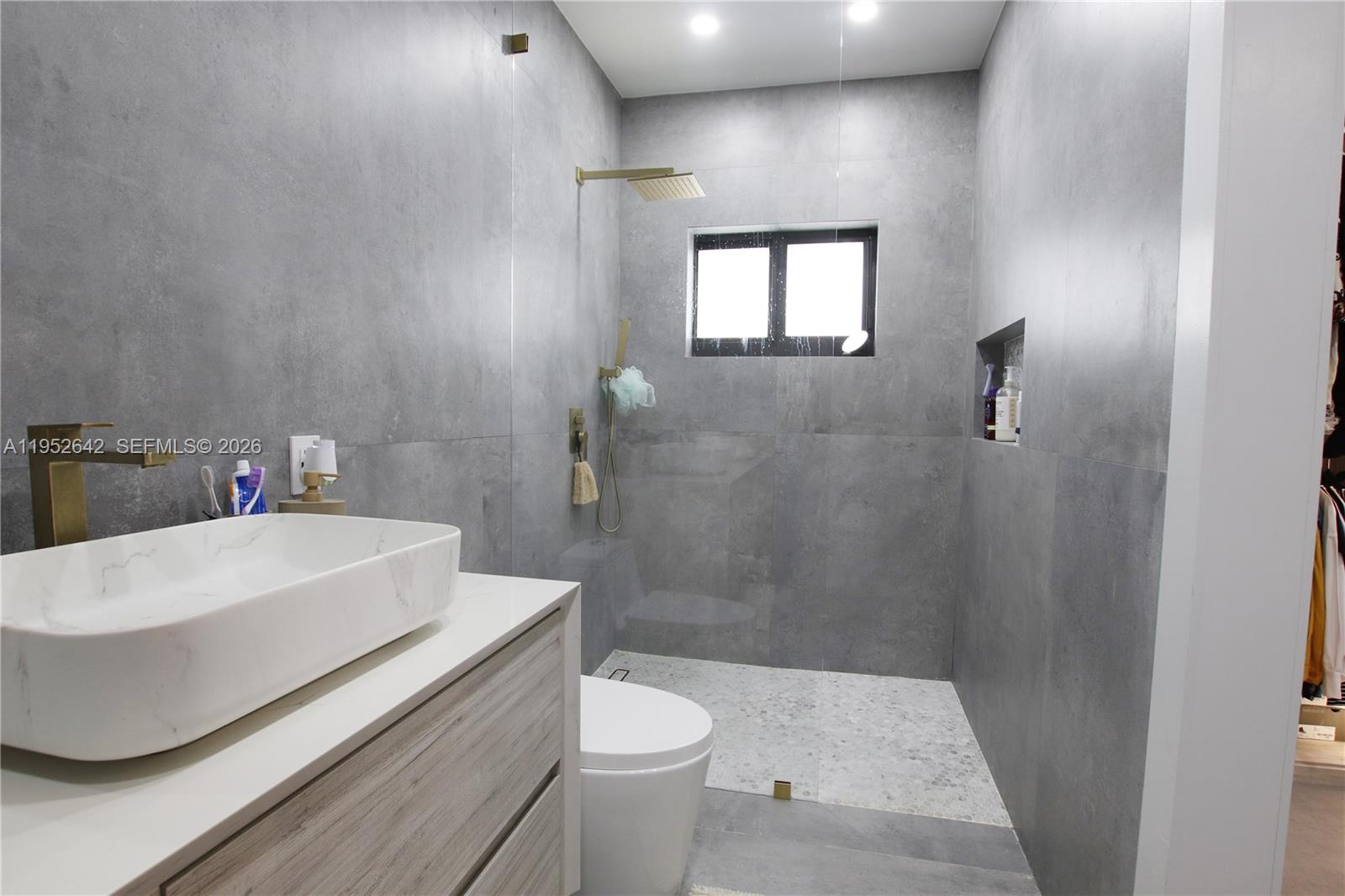 BISCAYNE DRIVE ESTATES - Residential