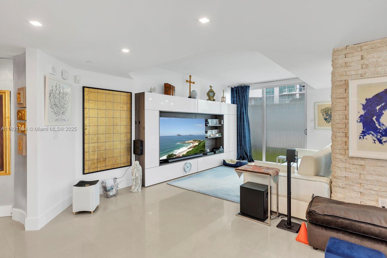 THE ATRIUM AT AVENTURA - Residential