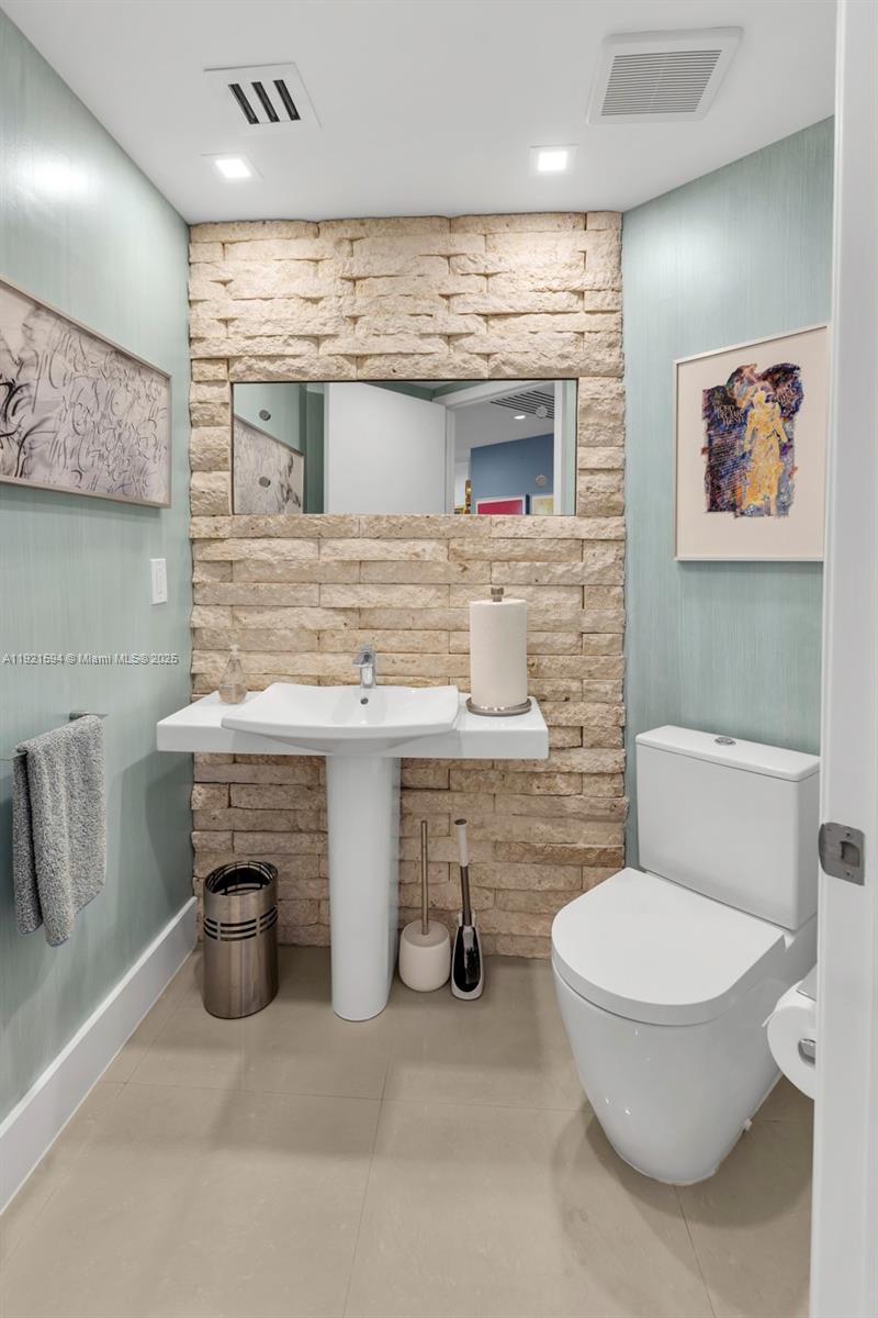 THE ATRIUM AT AVENTURA - Residential