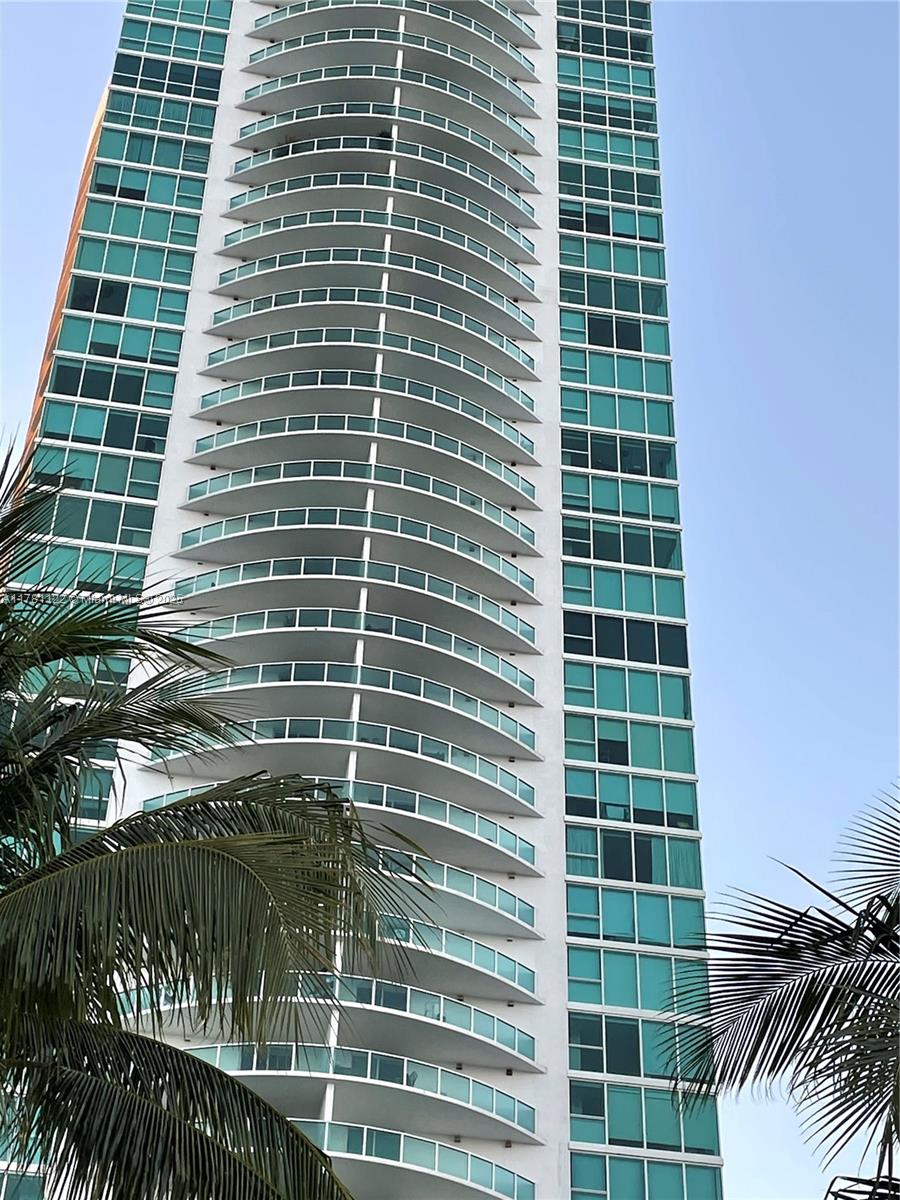 SKYLINE ON BRICKELL CONDO - Residential