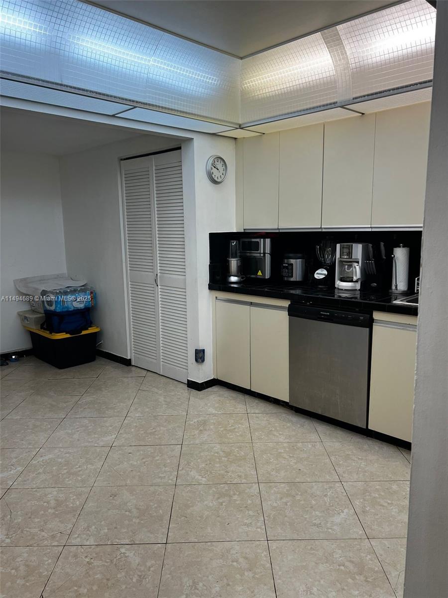 OLYMPUS CONDO PHASE - Residential