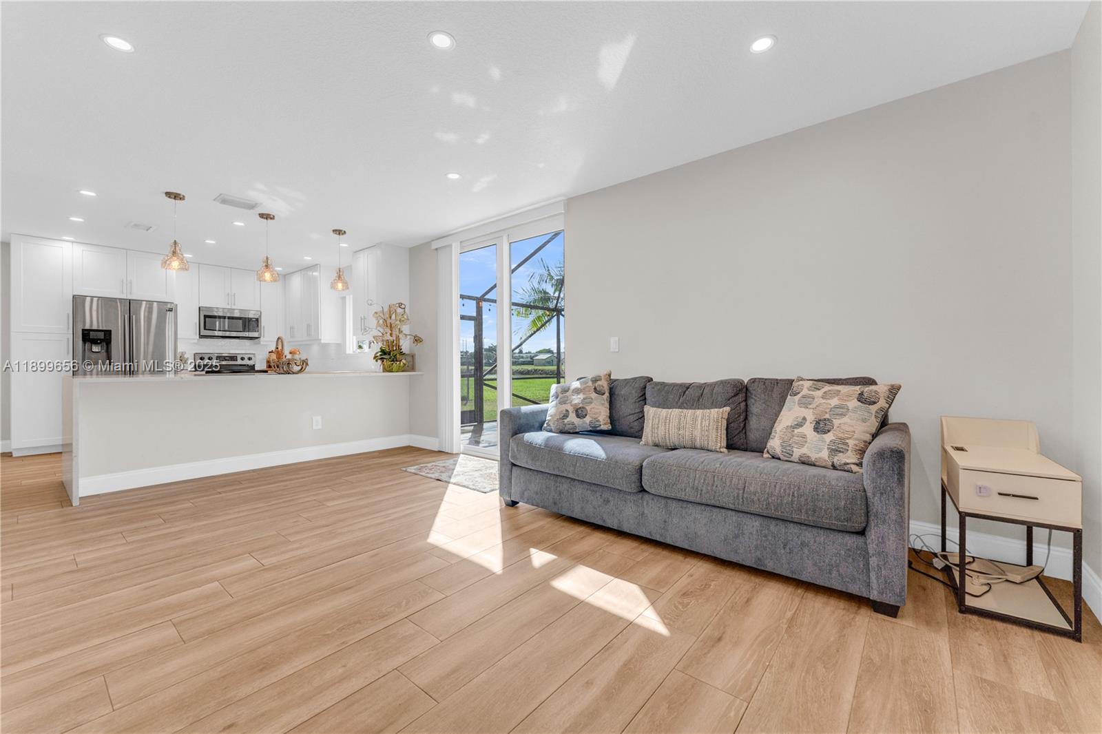 WEST GLEN MANOR - Residential