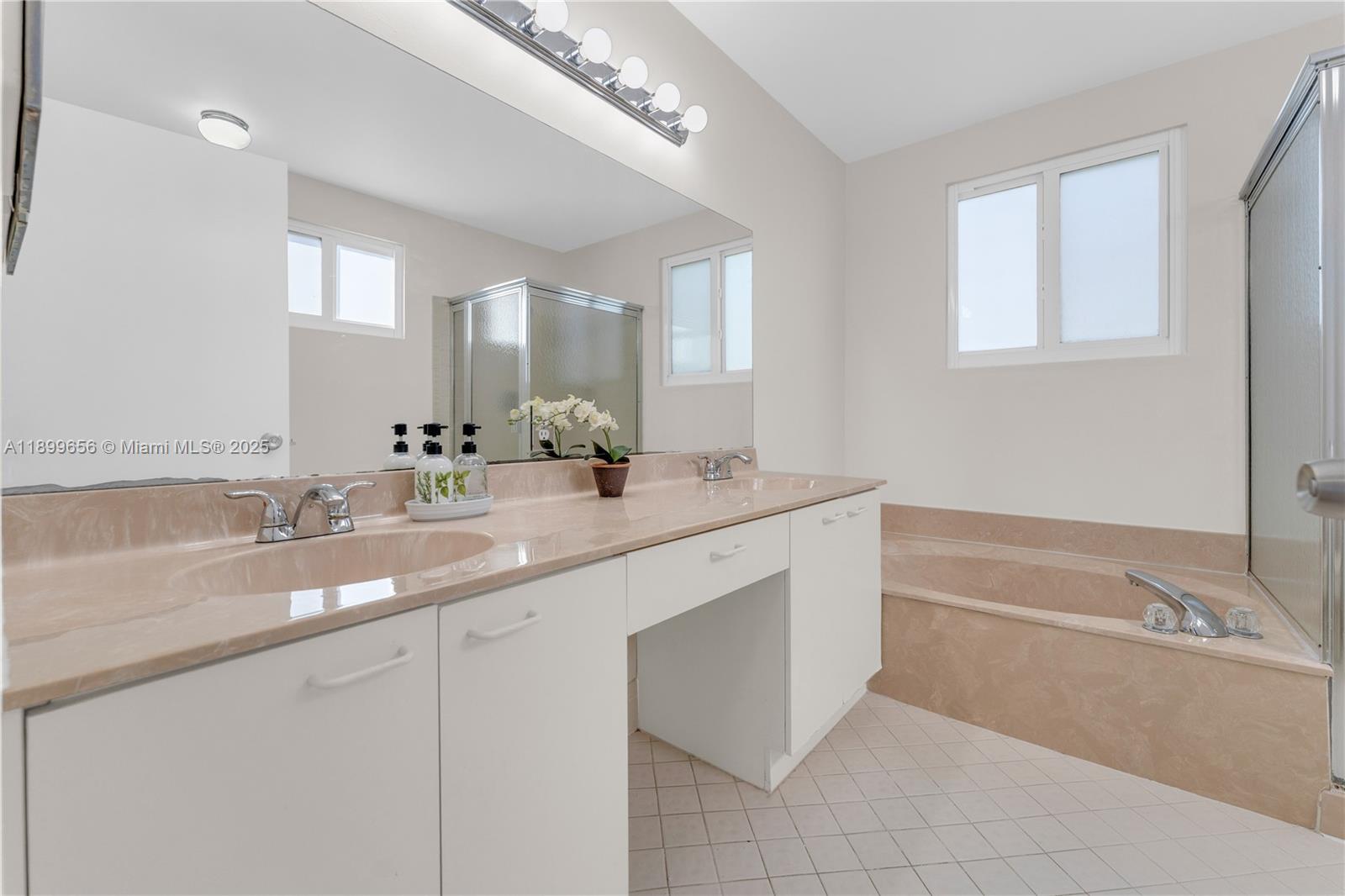 WEST GLEN MANOR - Residential