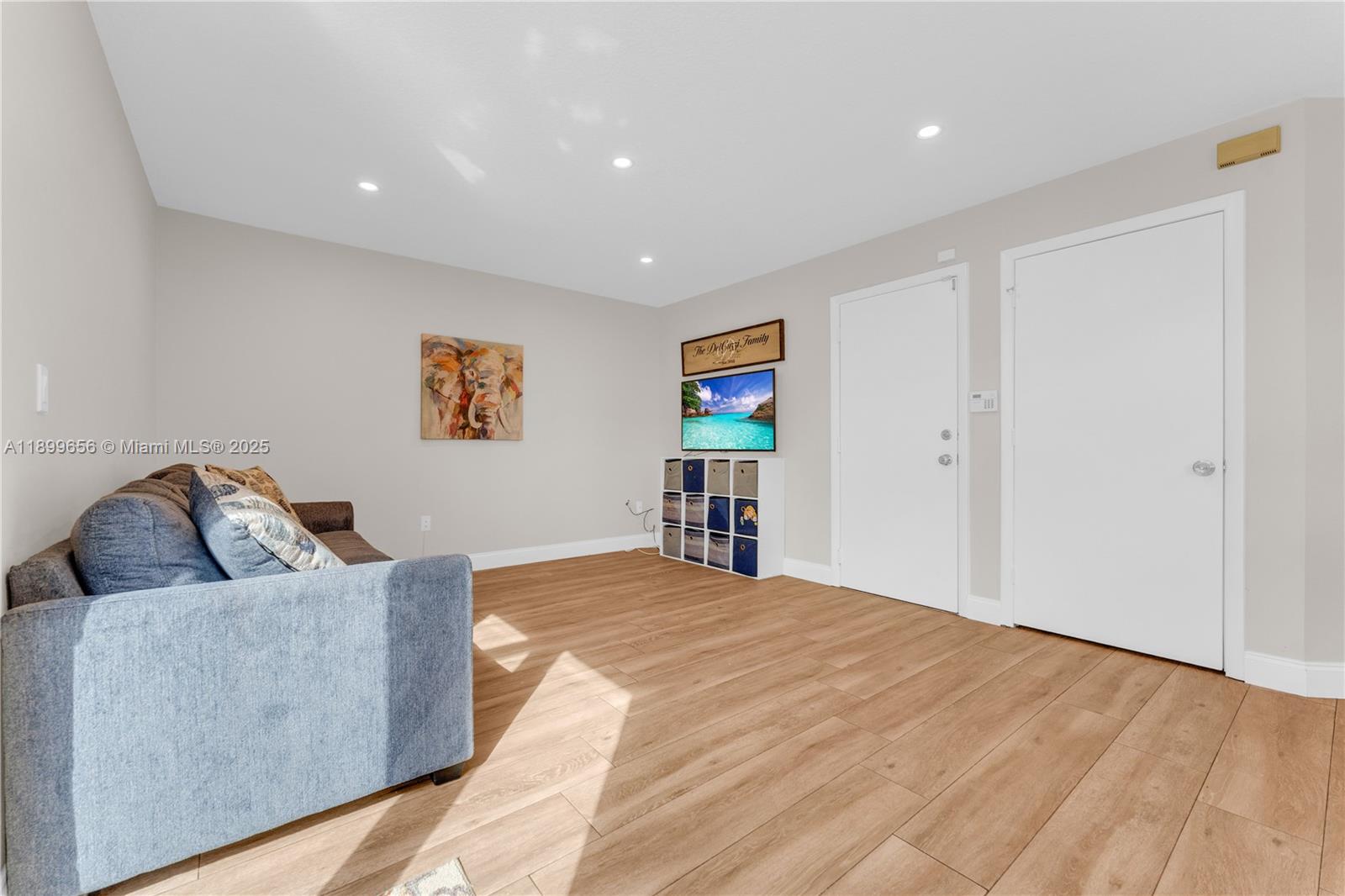 WEST GLEN MANOR - Residential