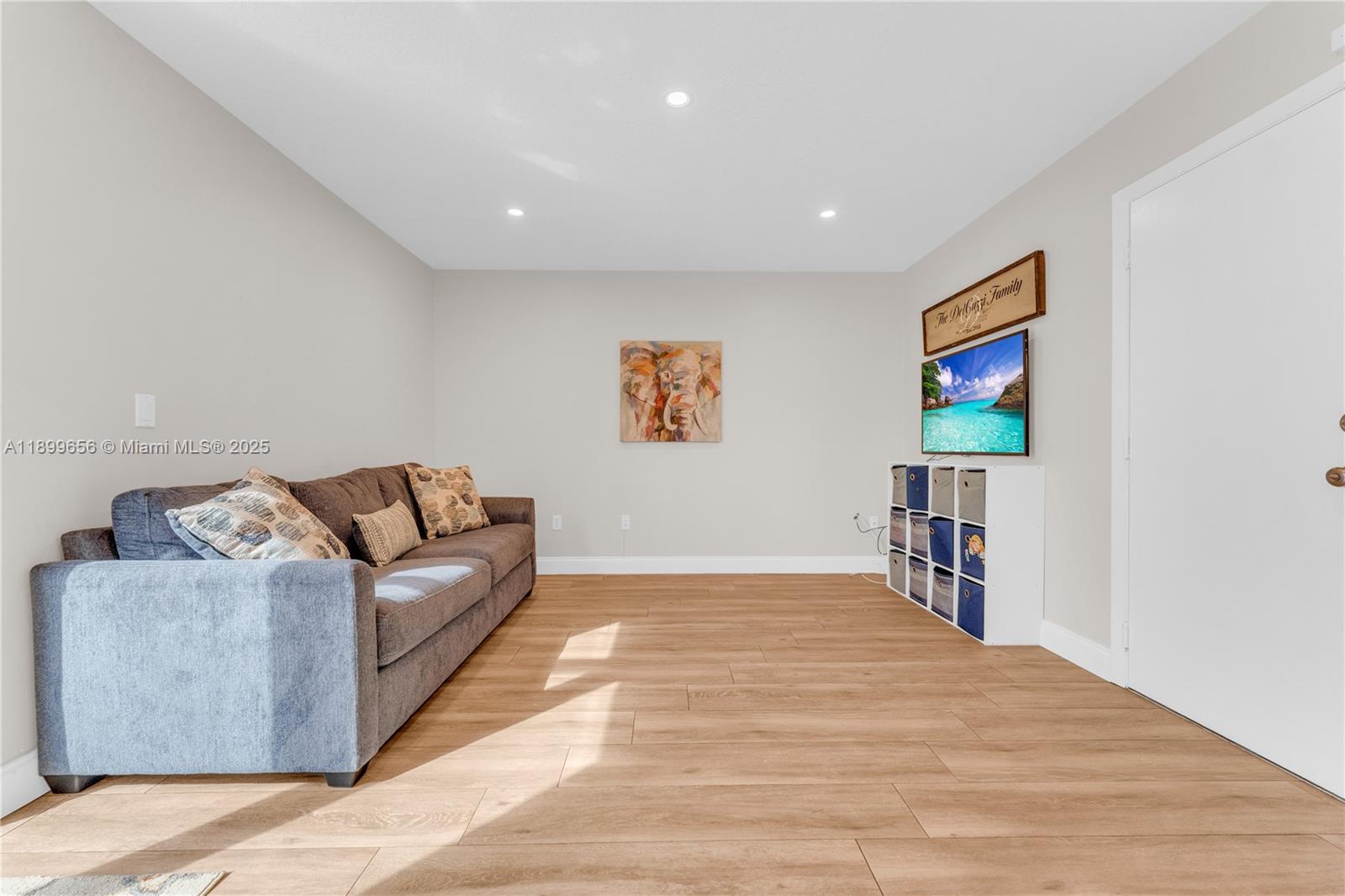 WEST GLEN MANOR - Residential