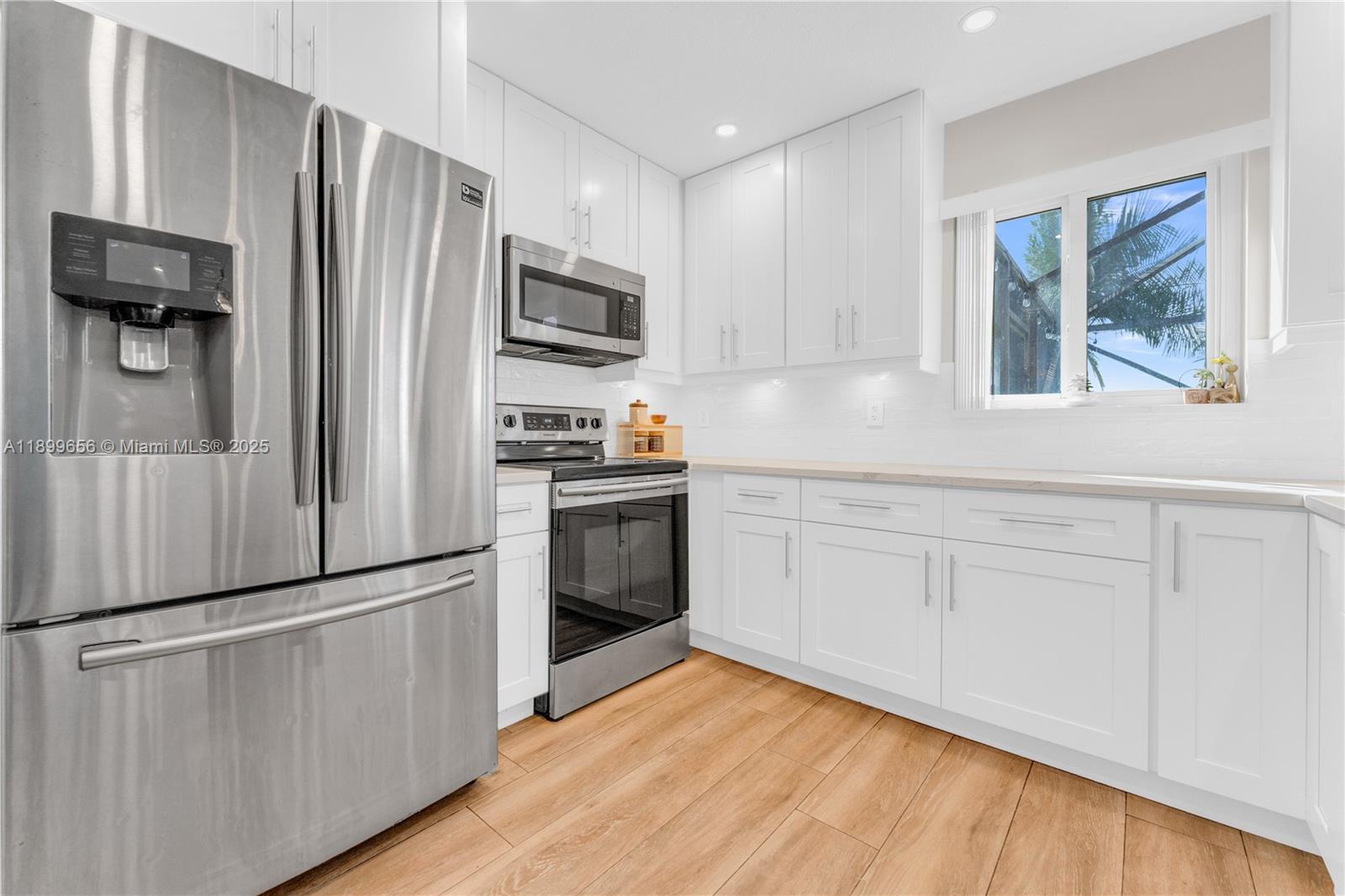 11764 SW 1st St, Coral Springs, FL, 33071/$559,000 3 11764 SW 1st St
