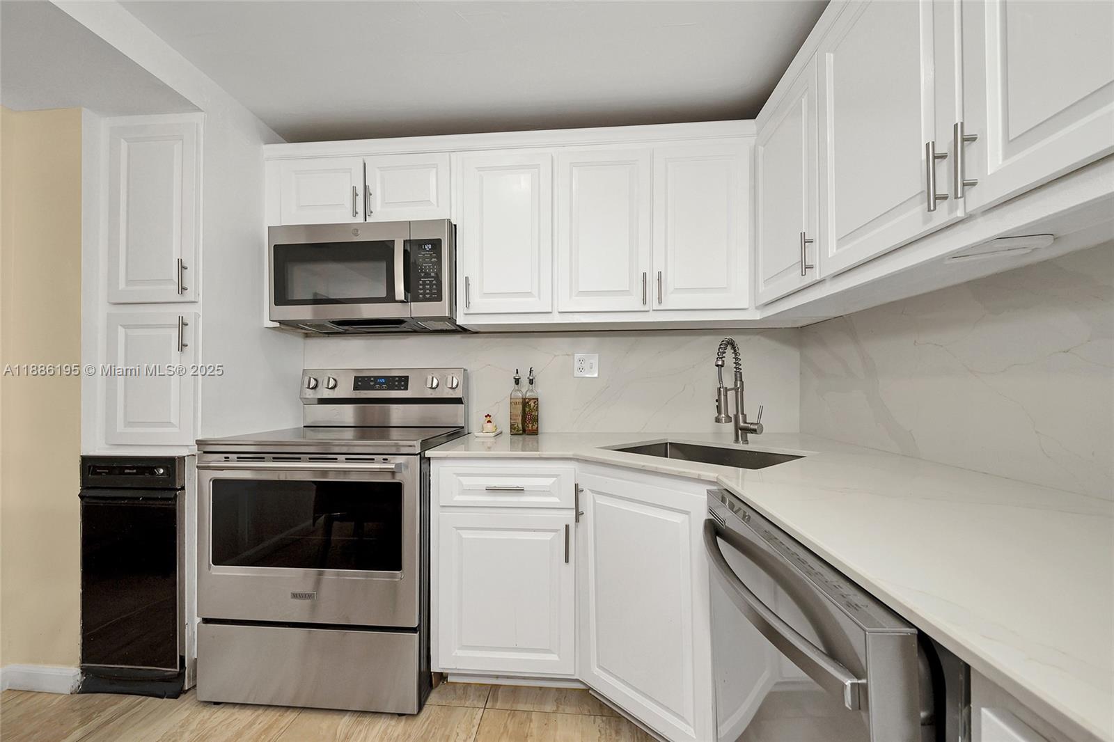 COMMODORE PLAZA CONDO - Residential