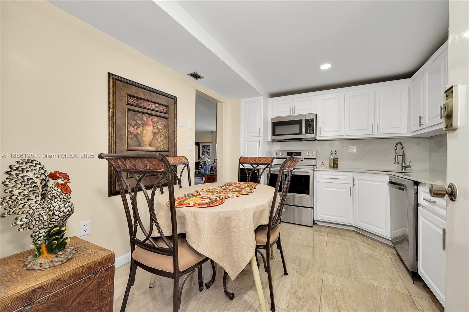 COMMODORE PLAZA CONDO - Residential