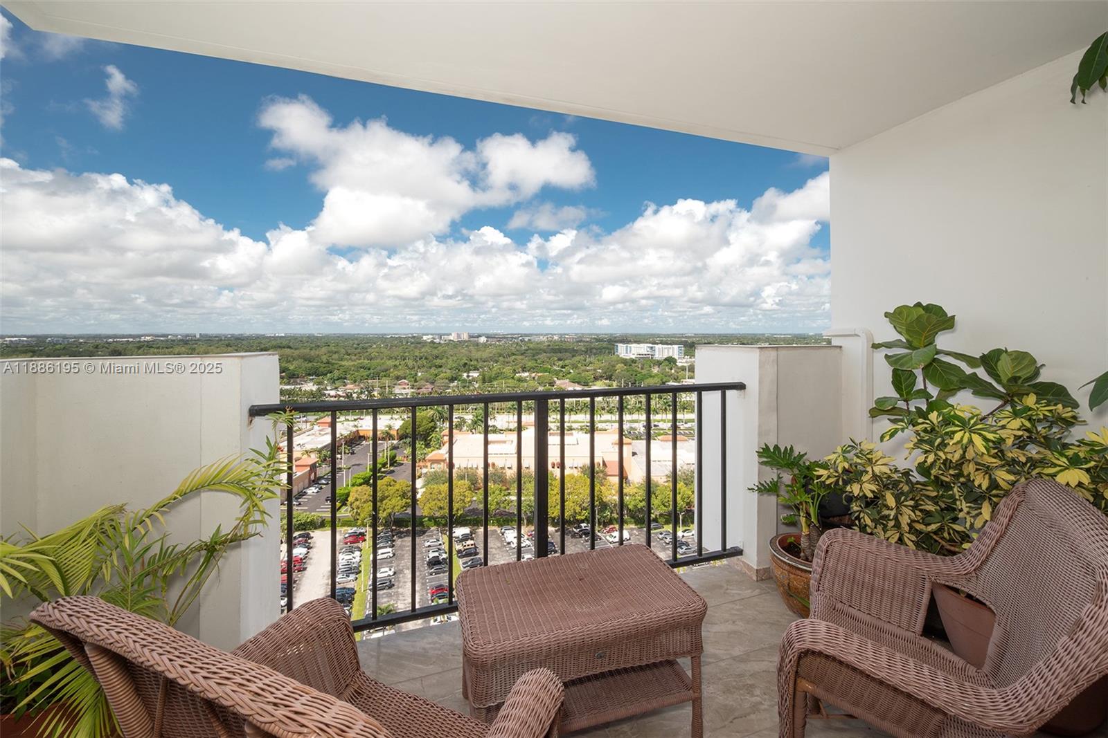 COMMODORE PLAZA CONDO - Residential