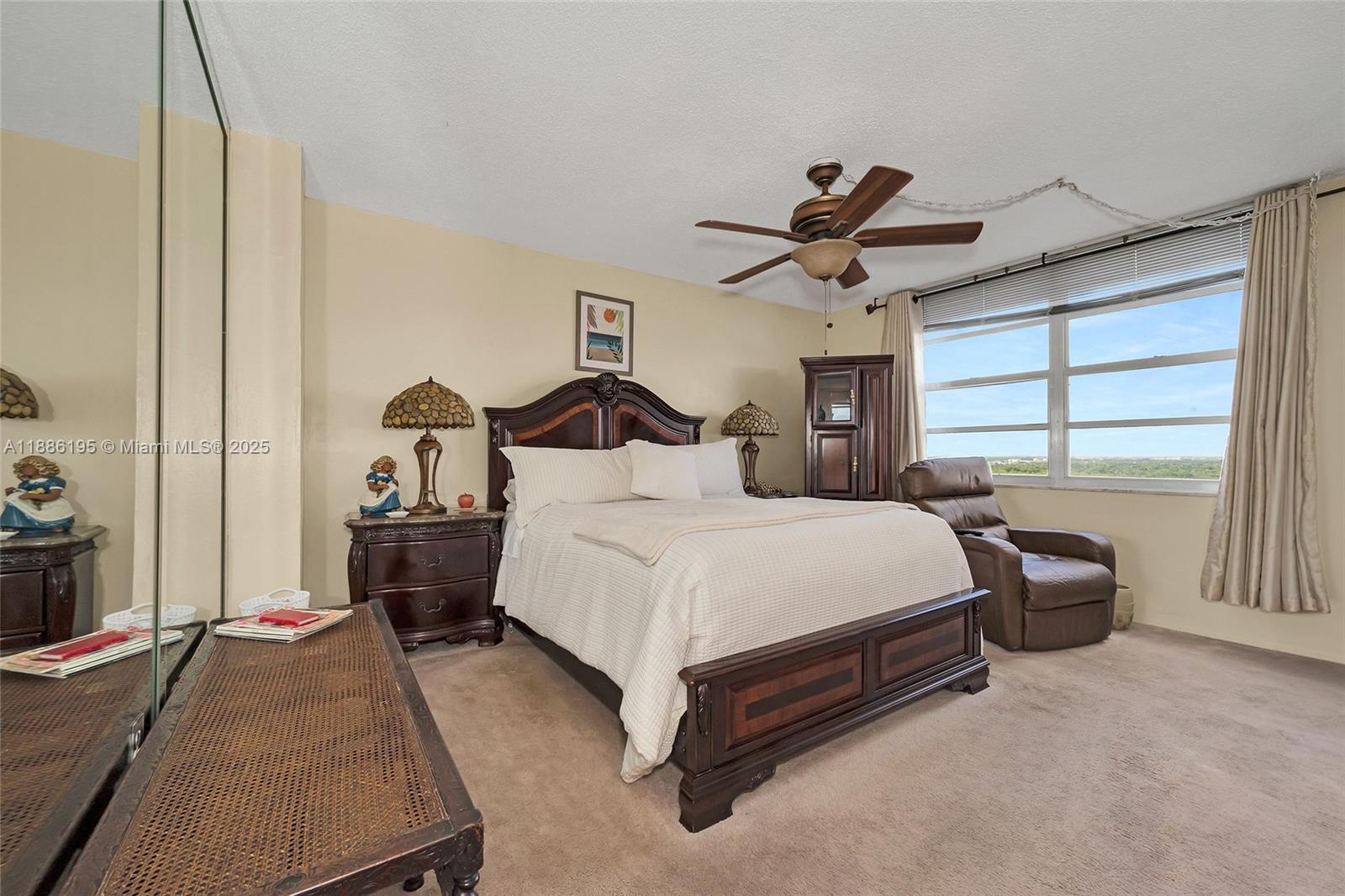 COMMODORE PLAZA CONDO - Residential