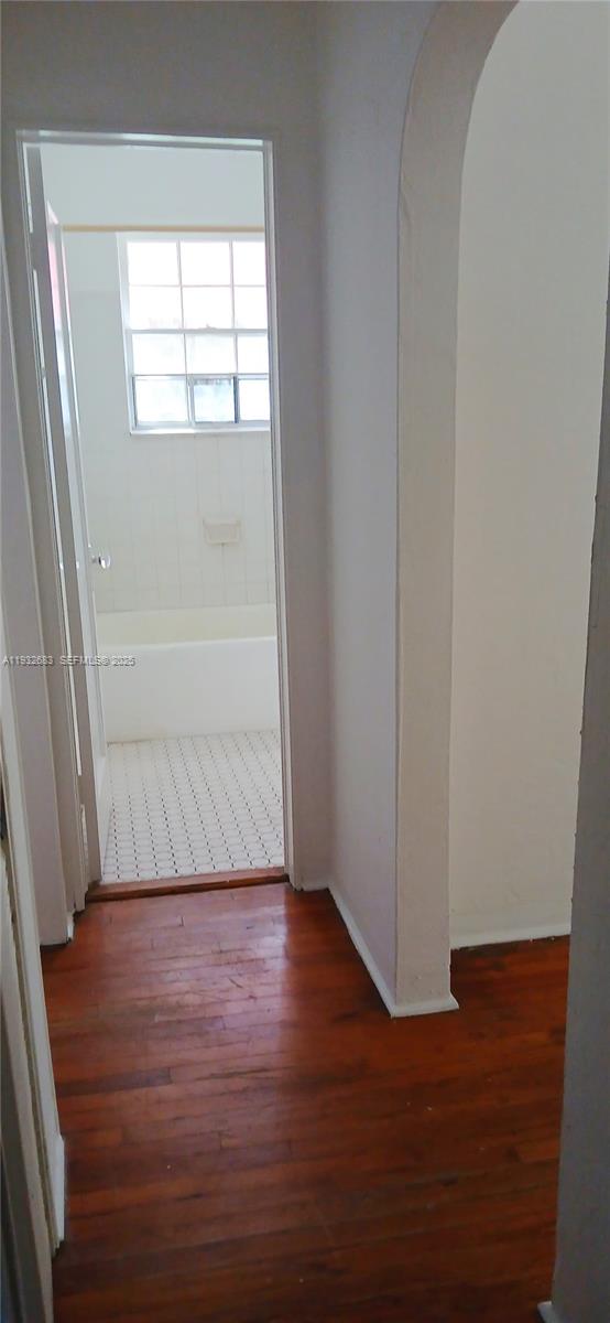 HOLLYWOOD ESTATES - Residential Lease