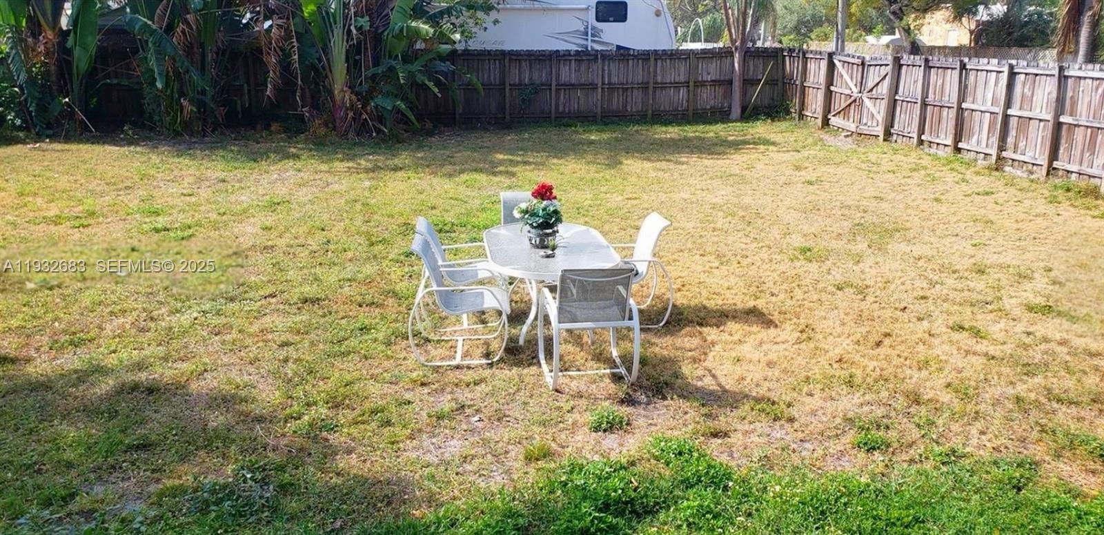 HOLLYWOOD ESTATES - Residential Lease