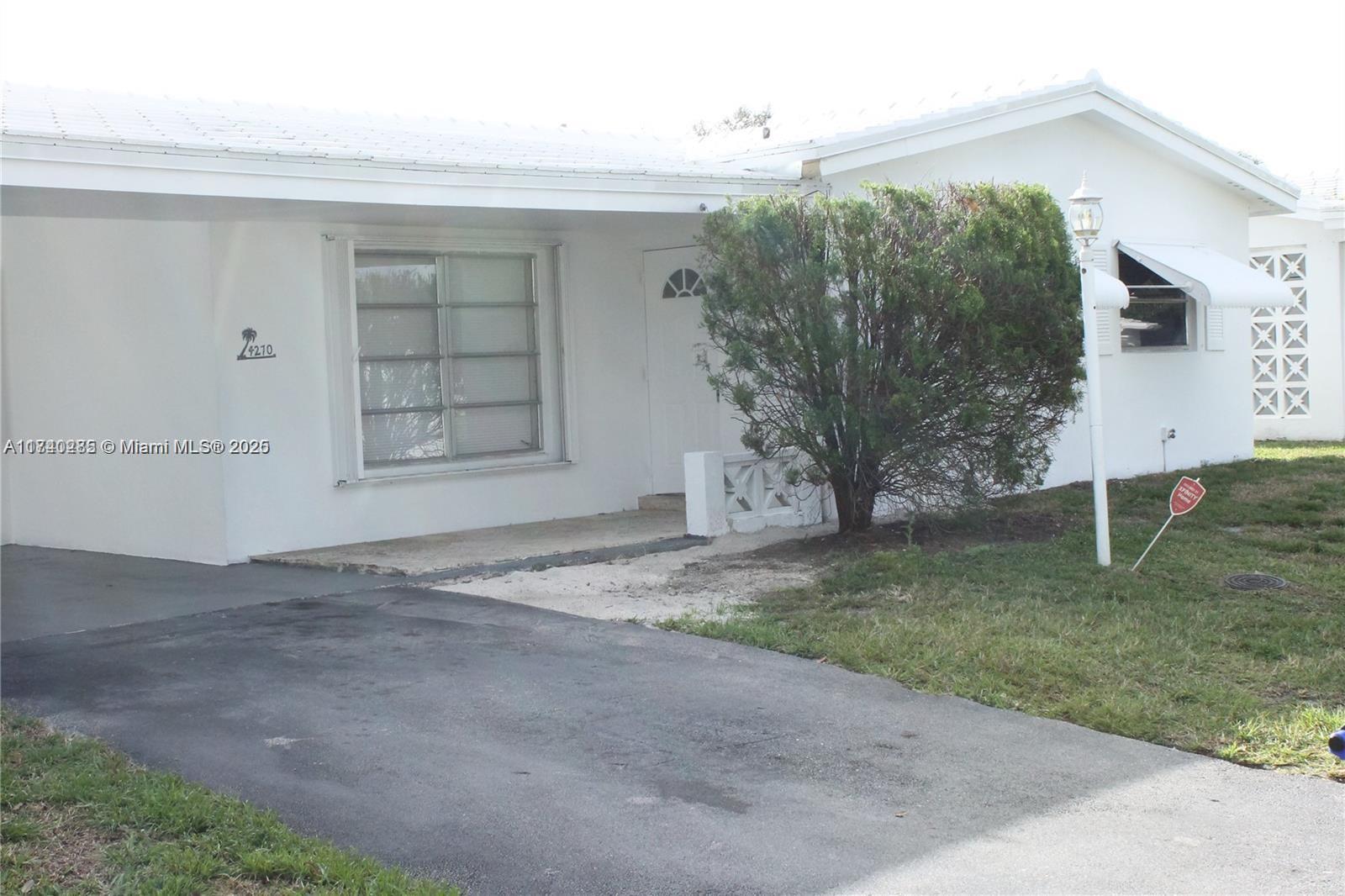 Rental Property at 4270 Nw 1st Ter 1, Deerfield Beach, Broward County, Florida - Bedrooms: 3 
Bathrooms: 2  - $2,200 MO.