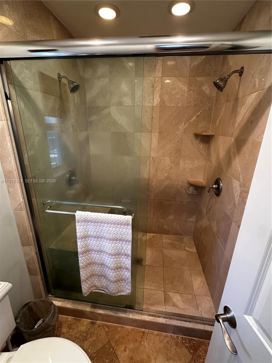 HOLLYWOOD GOLF ESTATES SE - Residential