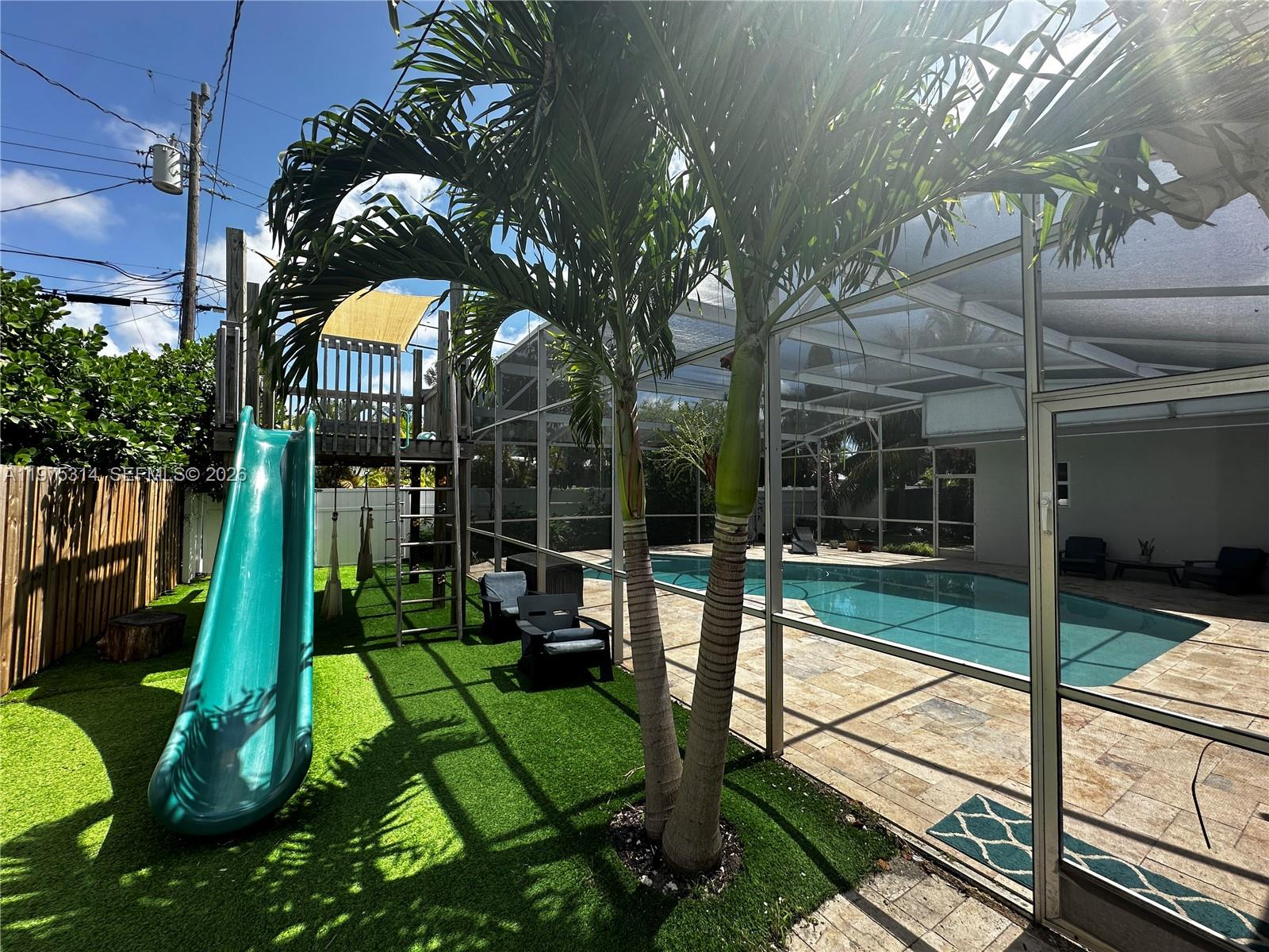 HOLLYWOOD GOLF ESTATES SE - Residential