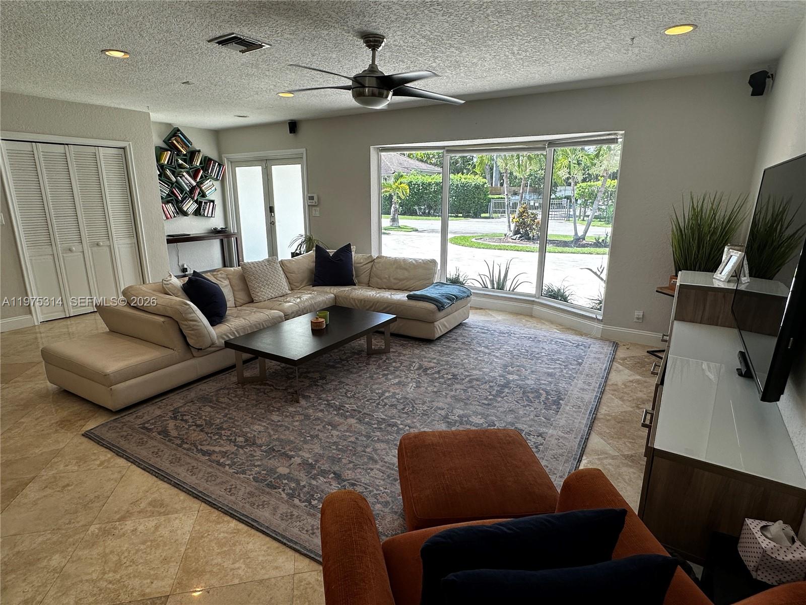 HOLLYWOOD GOLF ESTATES SE - Residential