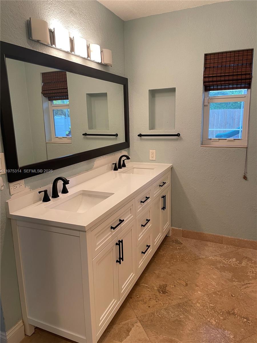 HOLLYWOOD GOLF ESTATES SE - Residential