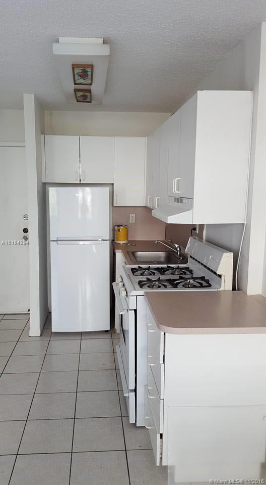 Great Junior 1 bedroom in the Heart of SOBE. Easy to show.