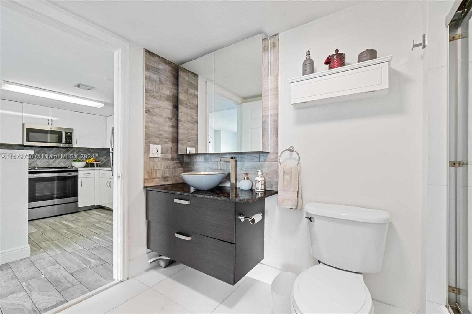 THE ASTON CONDO - Residential