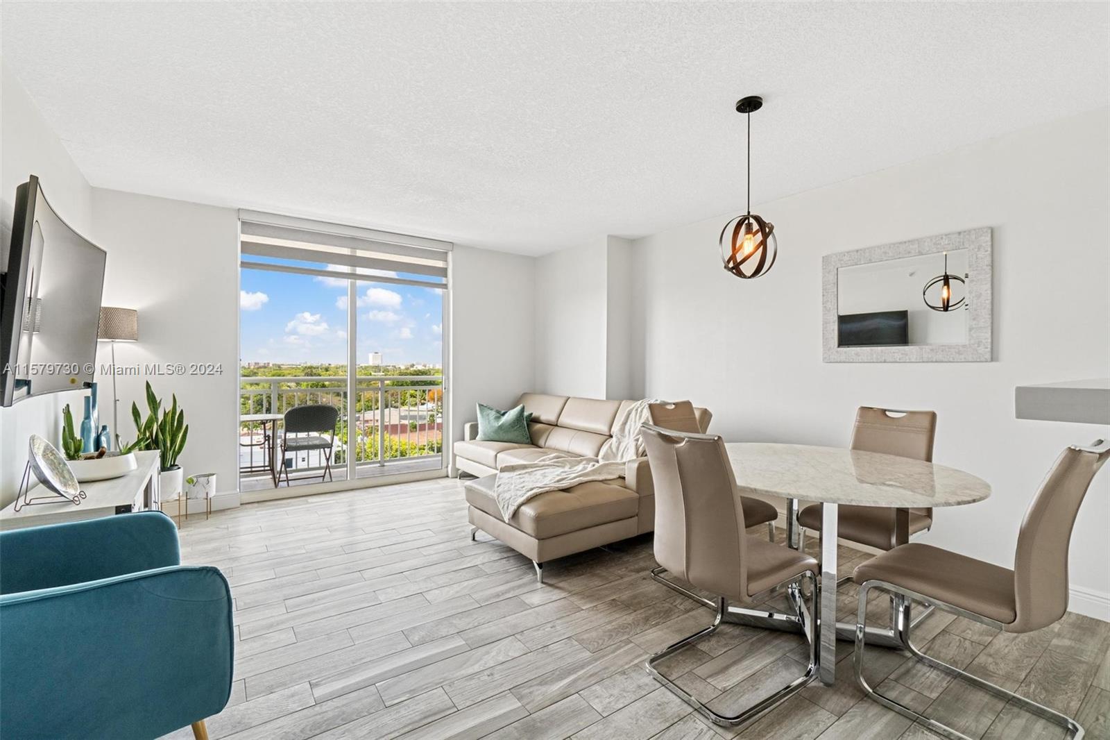 THE ASTON CONDO - Residential