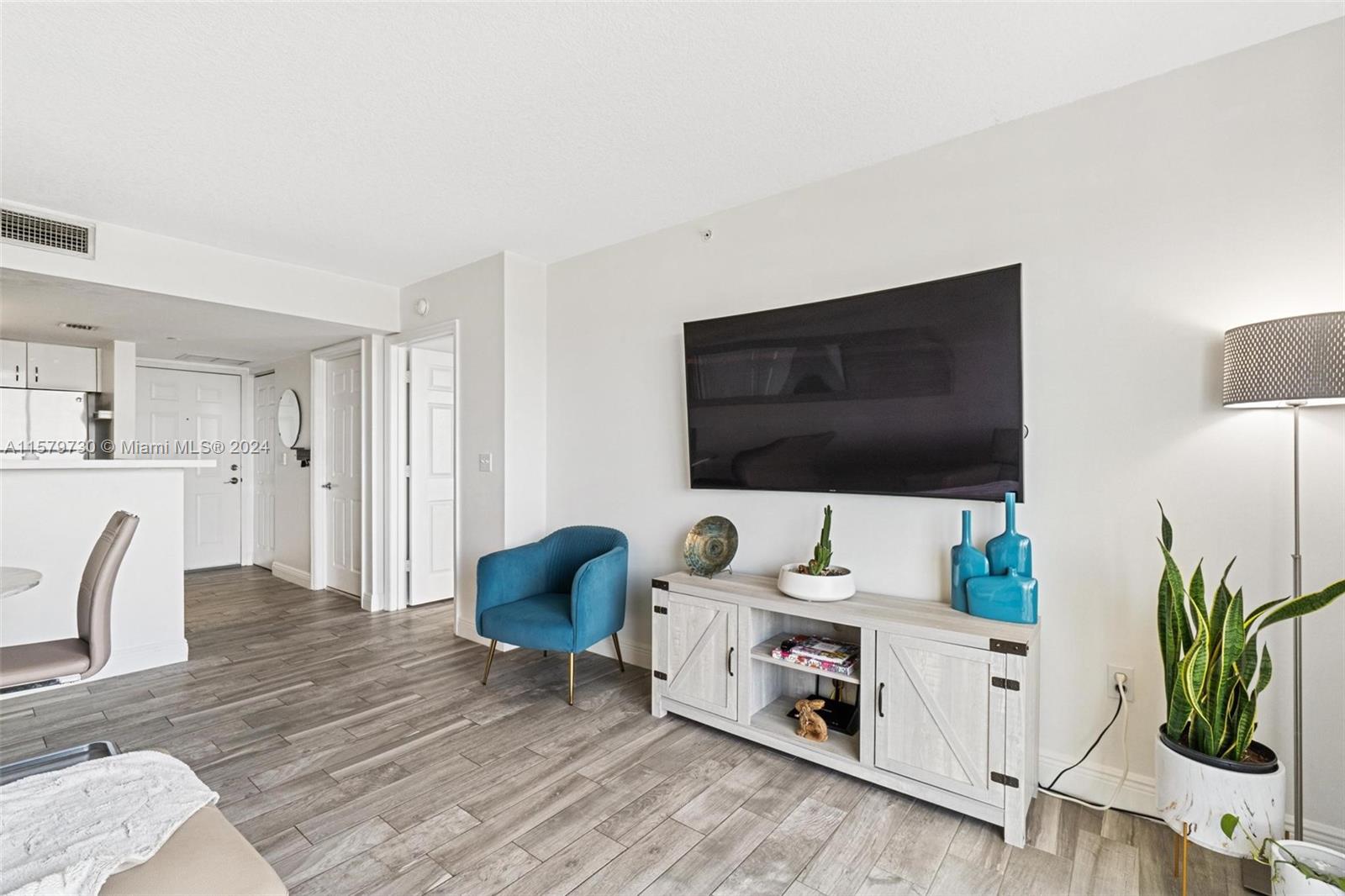 THE ASTON CONDO - Residential