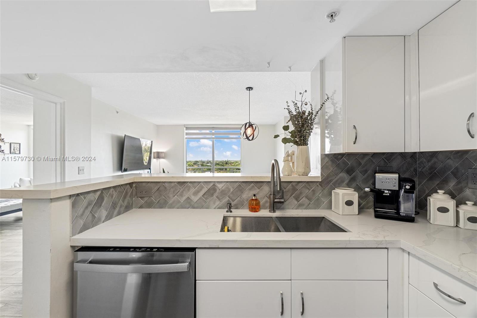 THE ASTON CONDO - Residential