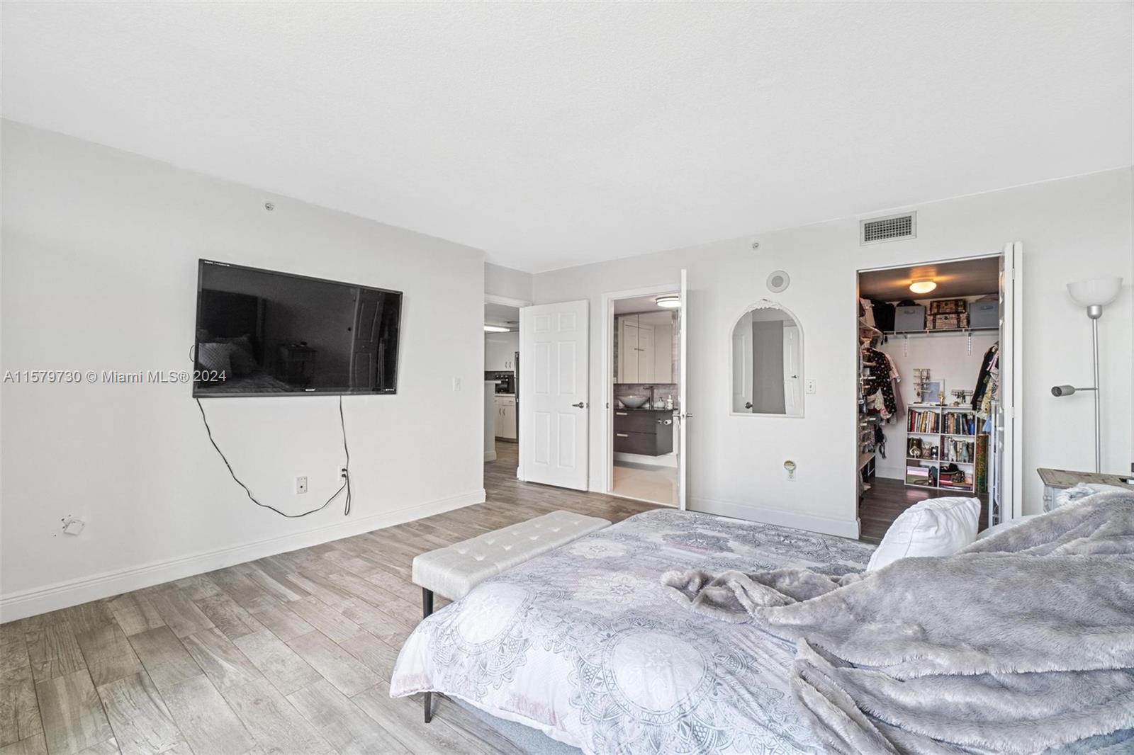 THE ASTON CONDO - Residential