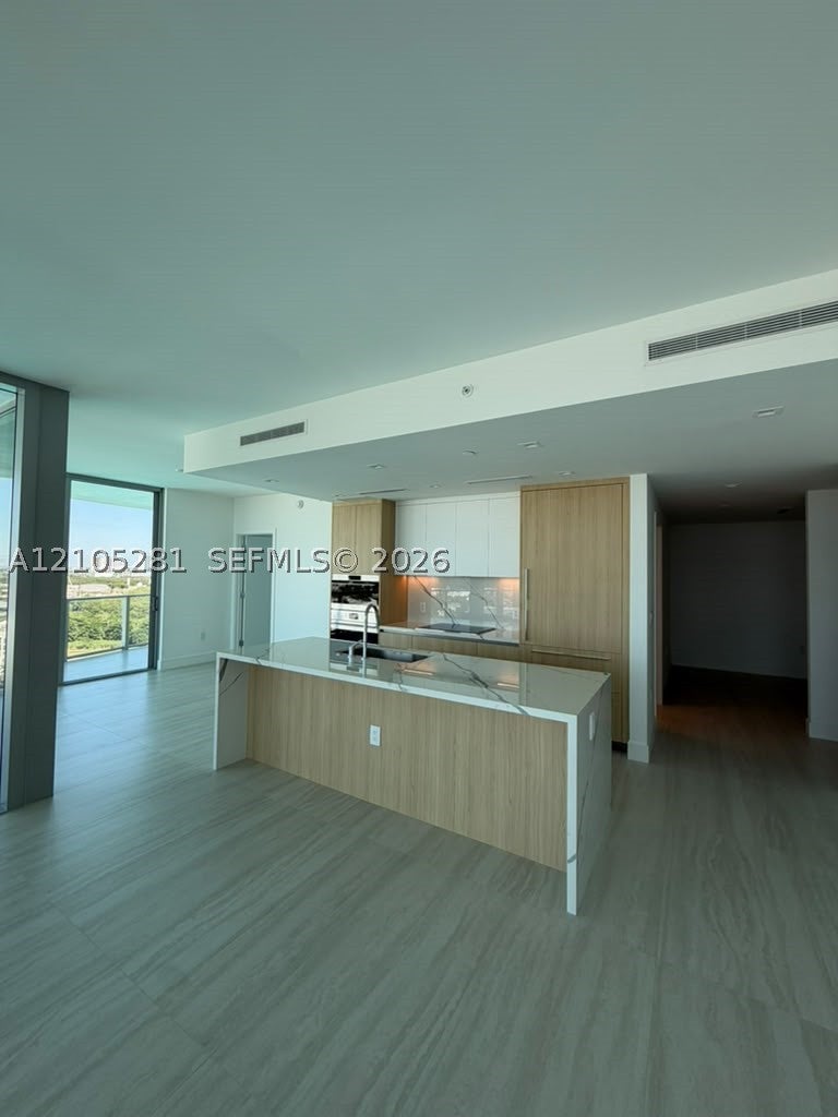 2411 Laguna Cir 1606