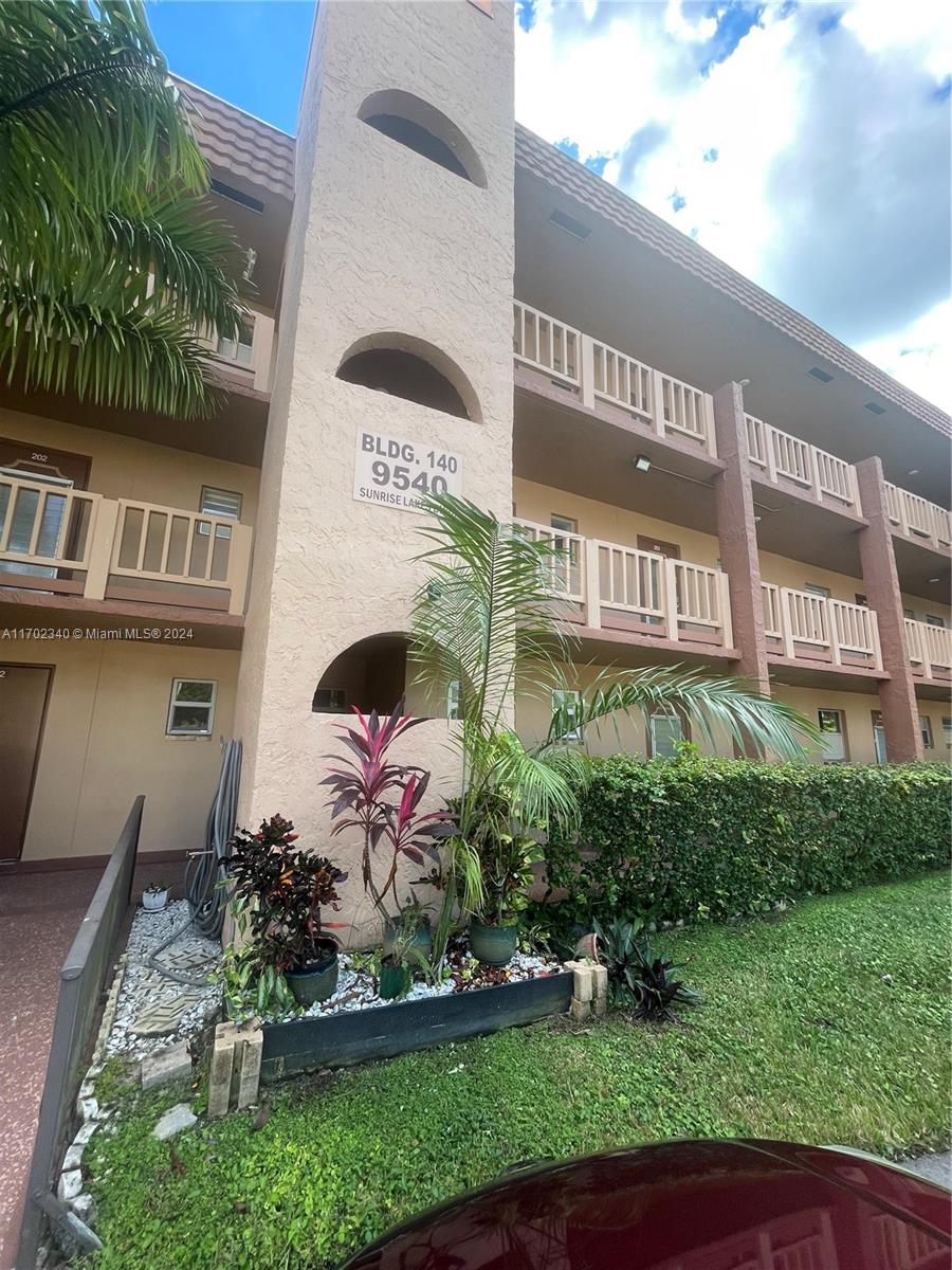 Property for Sale at 9540 Sunrise Lakes Blvd 107, Sunrise, Miami-Dade County, Florida - Bedrooms: 1 
Bathrooms: 2  - $89,999