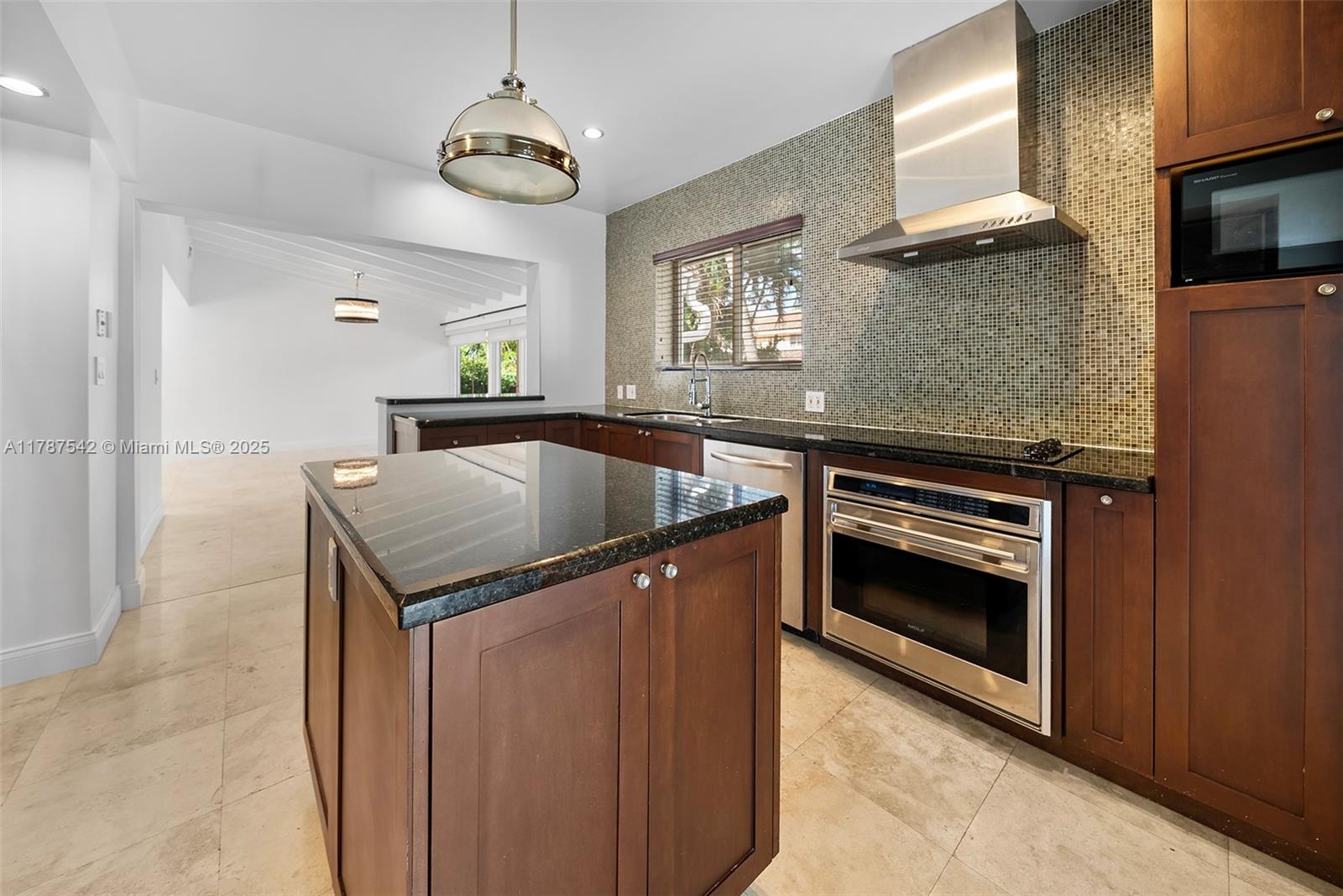 GOLDEN BEACH SEC C - Residential