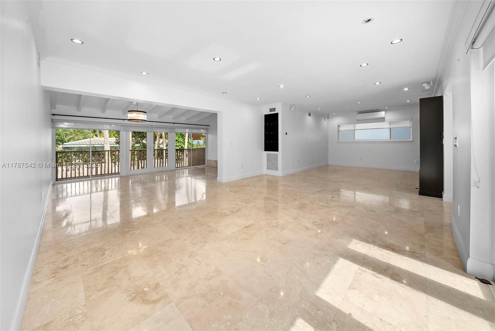 GOLDEN BEACH SEC C - Residential