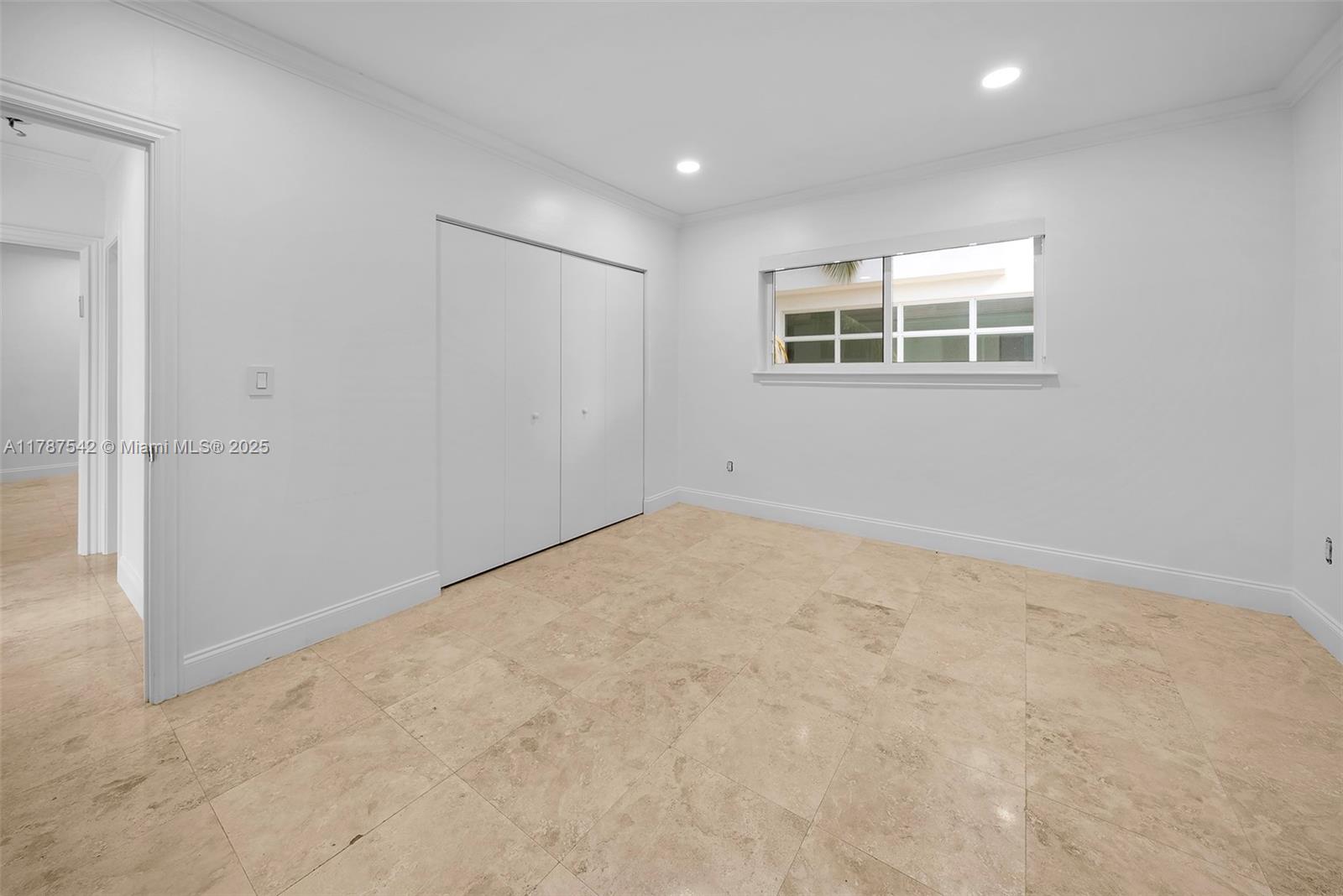 GOLDEN BEACH SEC C - Residential