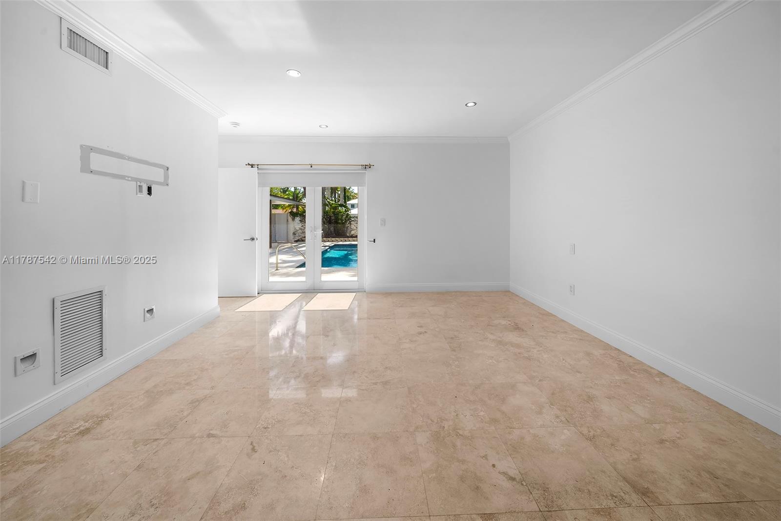 GOLDEN BEACH SEC C - Residential