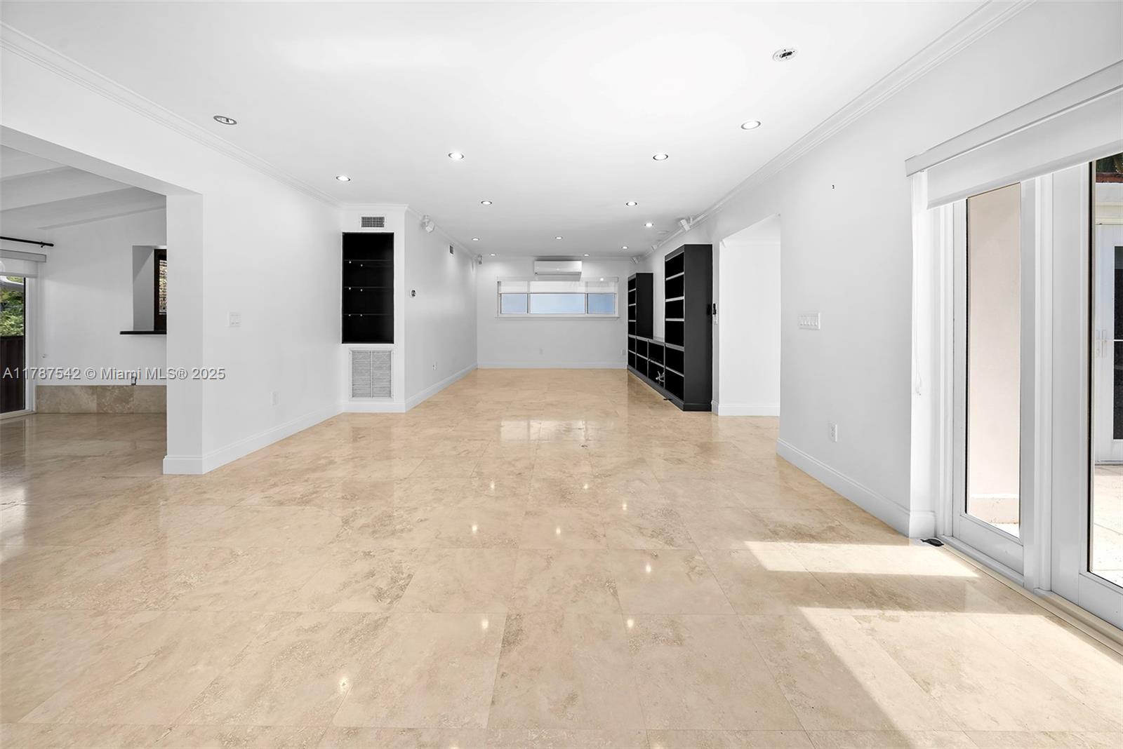GOLDEN BEACH SEC C - Residential