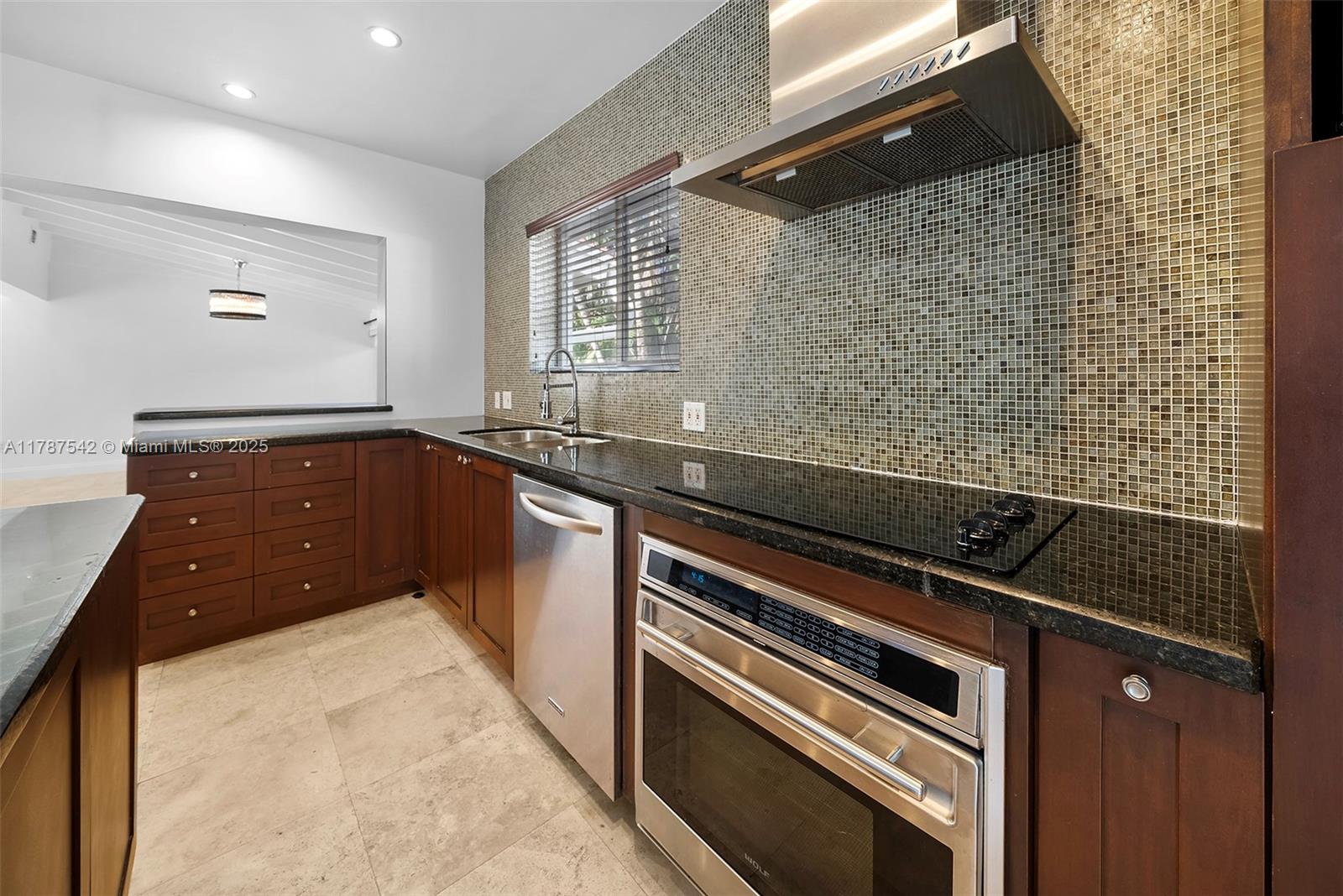 GOLDEN BEACH SEC C - Residential