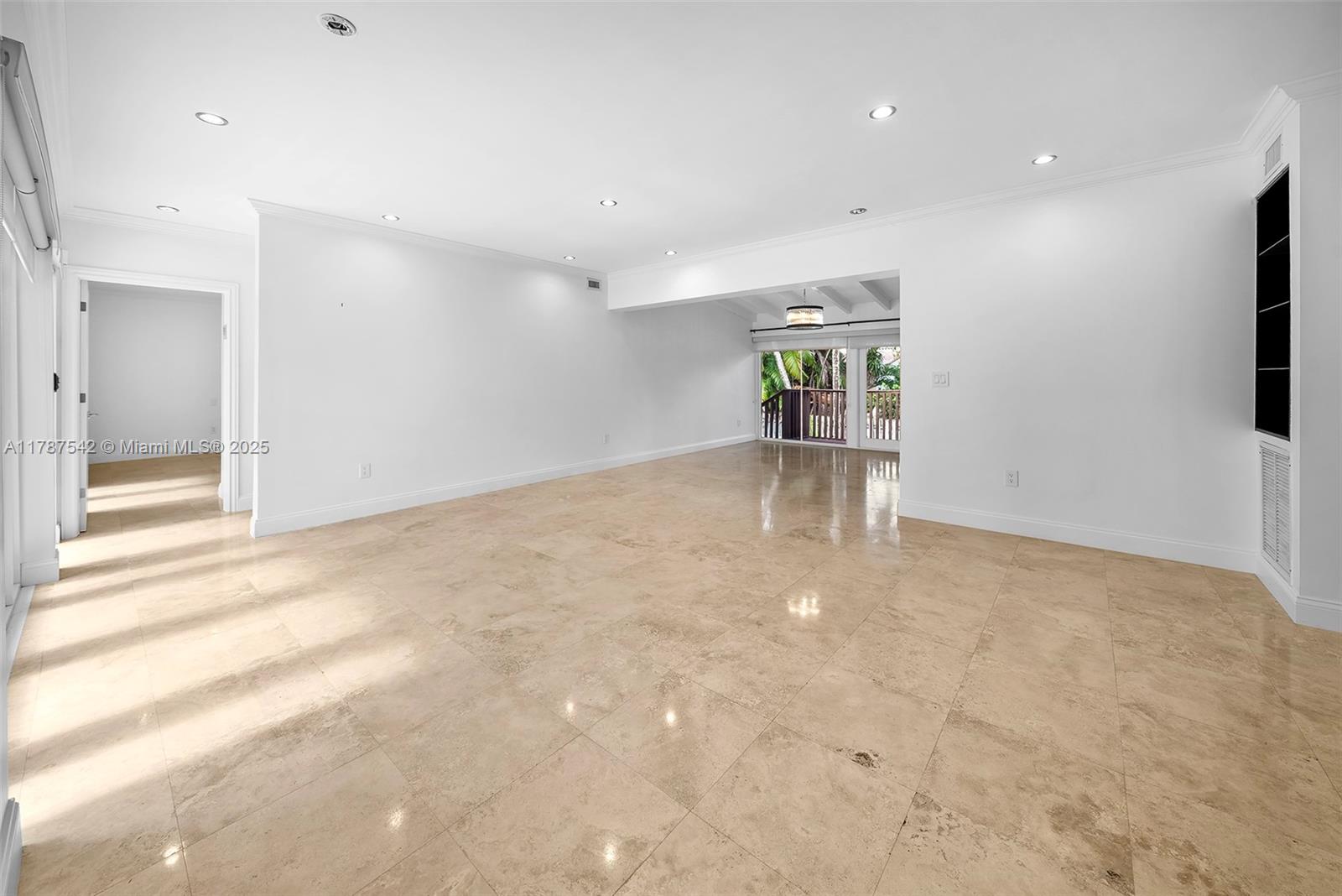 GOLDEN BEACH SEC C - Residential