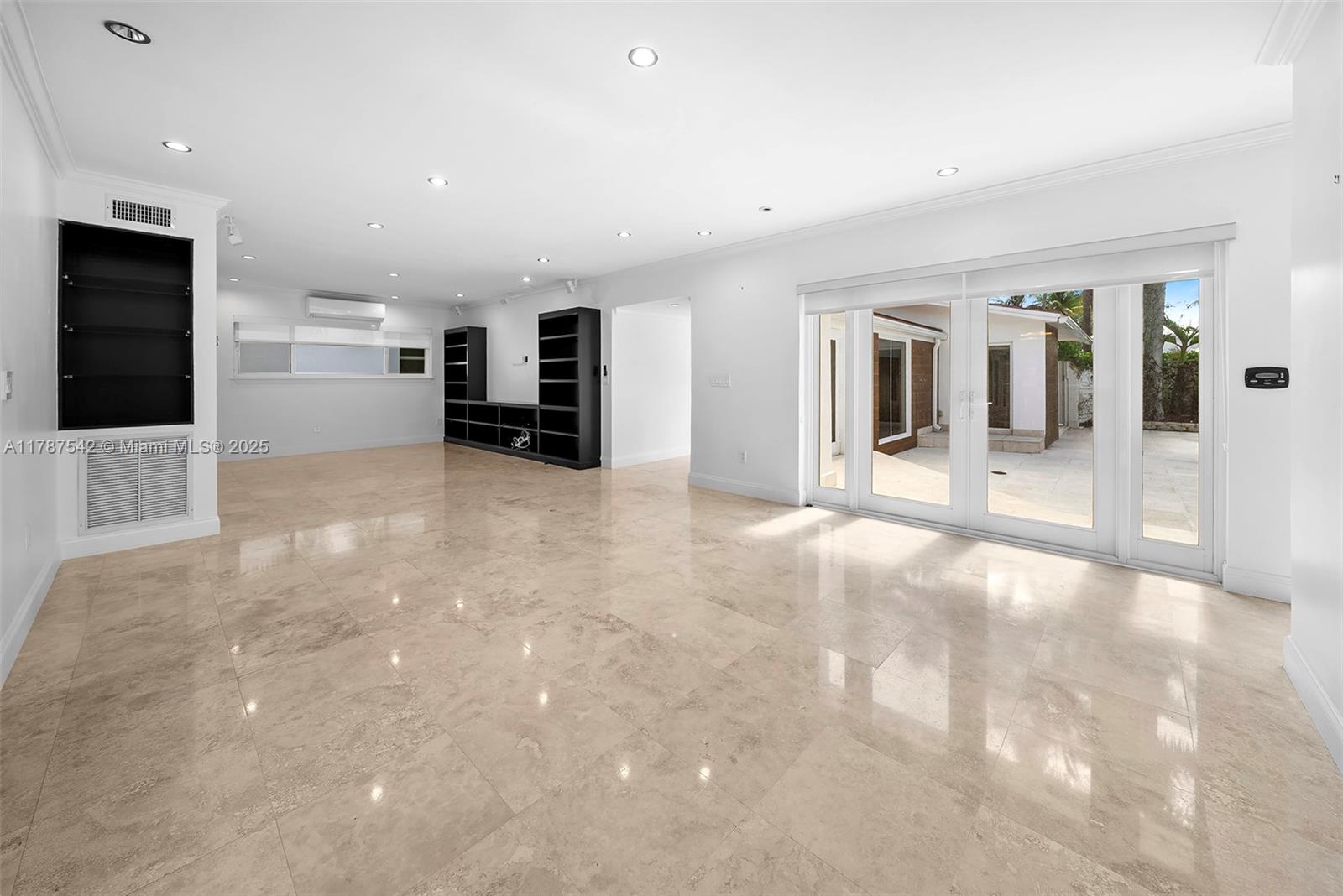 GOLDEN BEACH SEC C - Residential