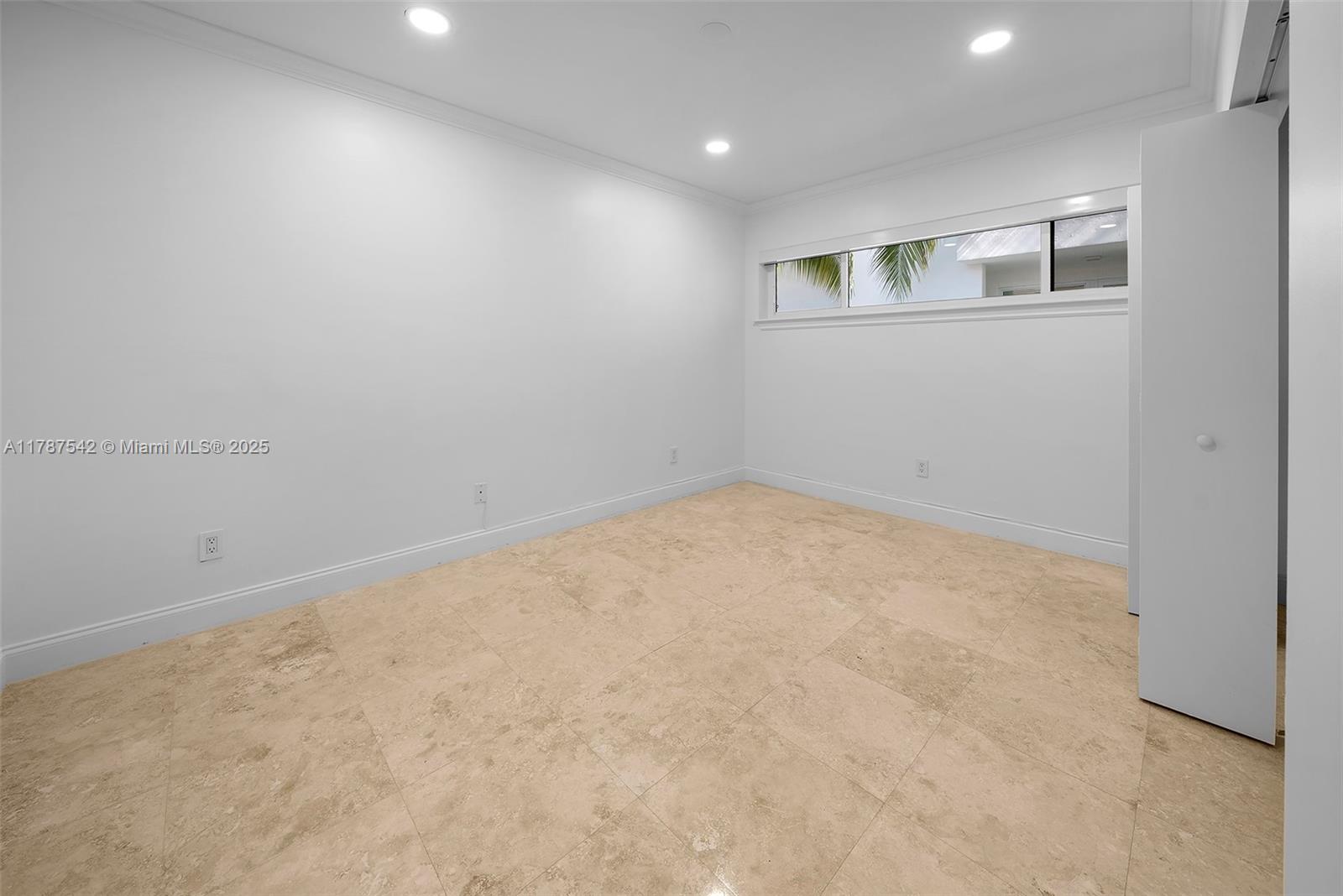 GOLDEN BEACH SEC C - Residential