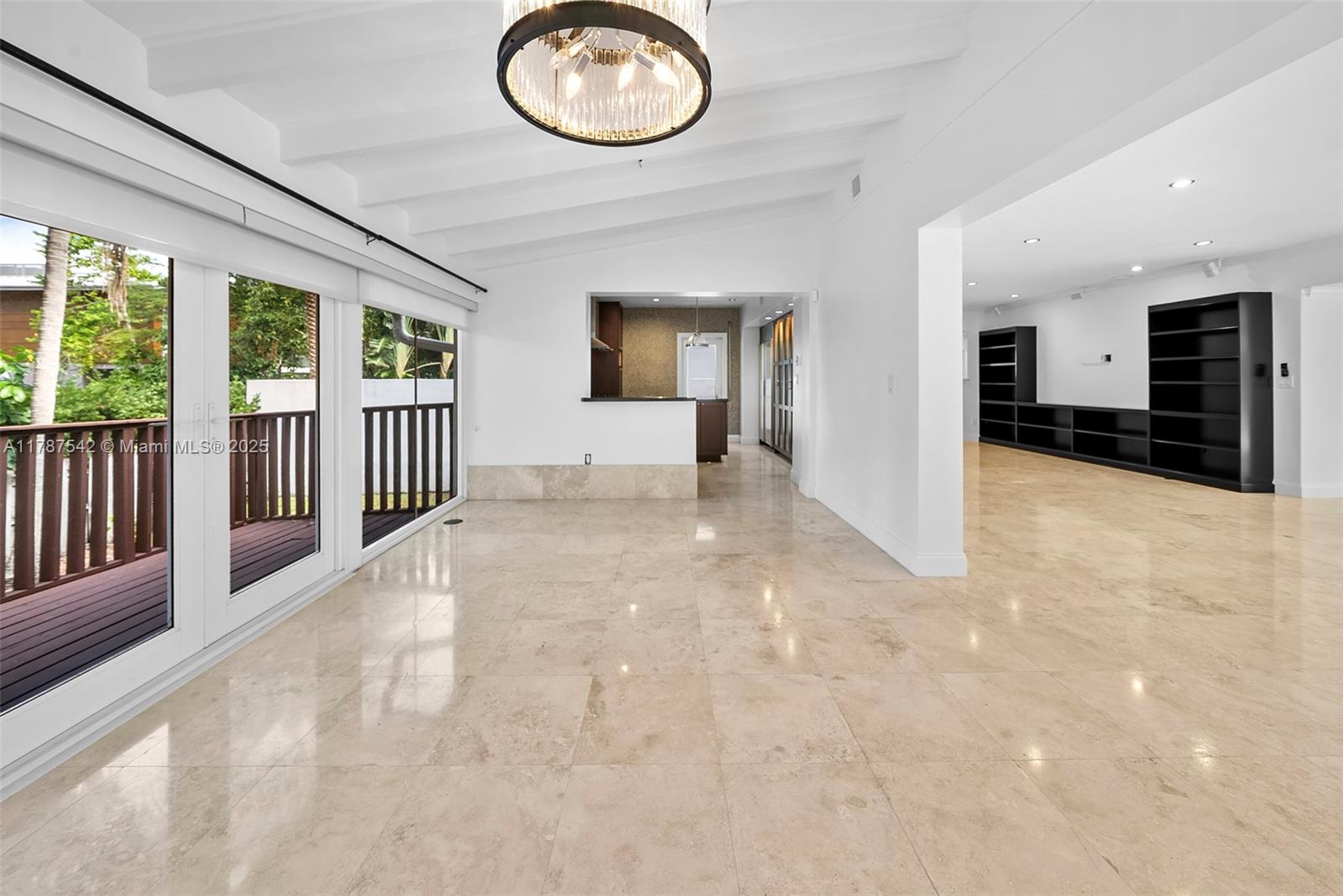 GOLDEN BEACH SEC C - Residential