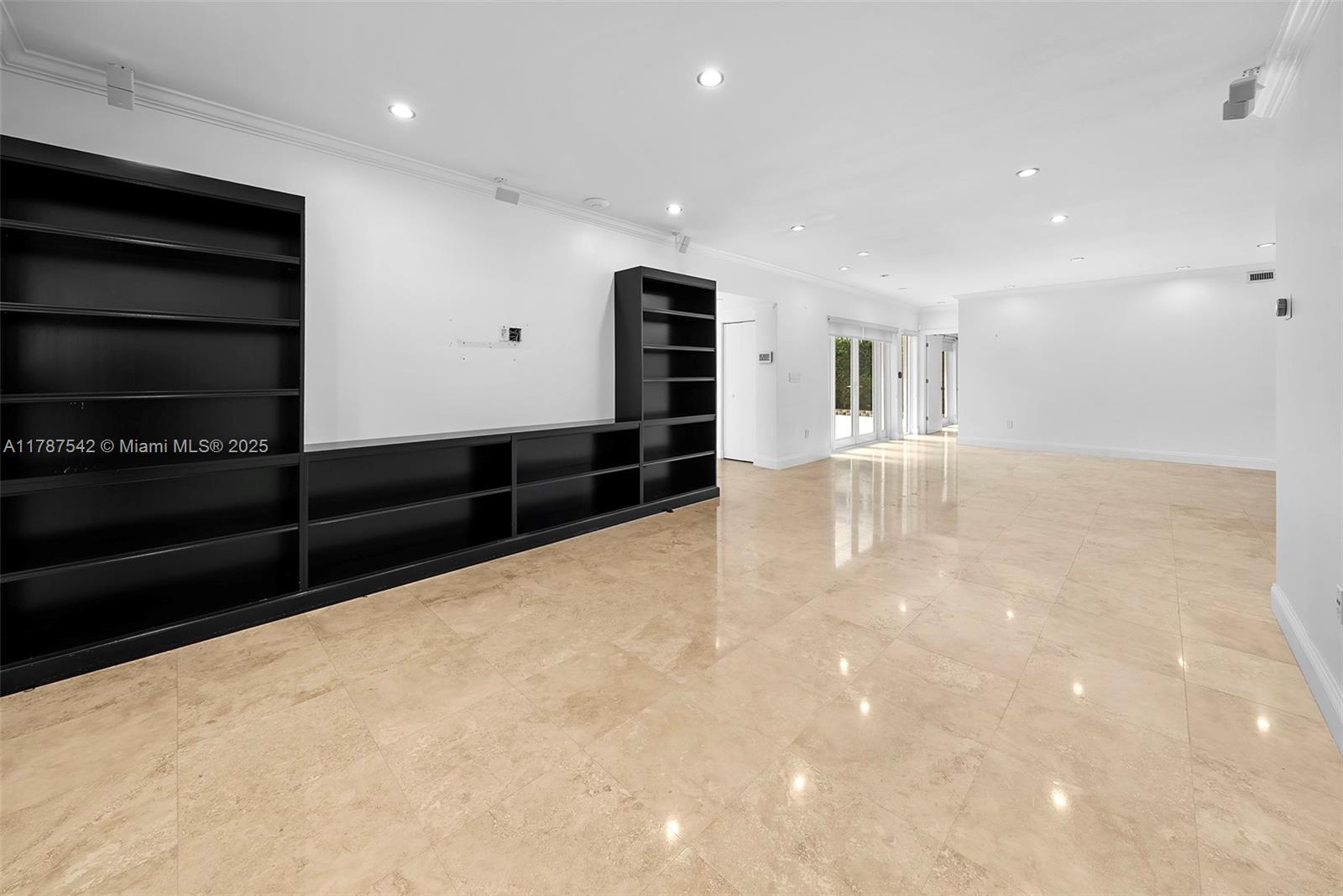 GOLDEN BEACH SEC C - Residential