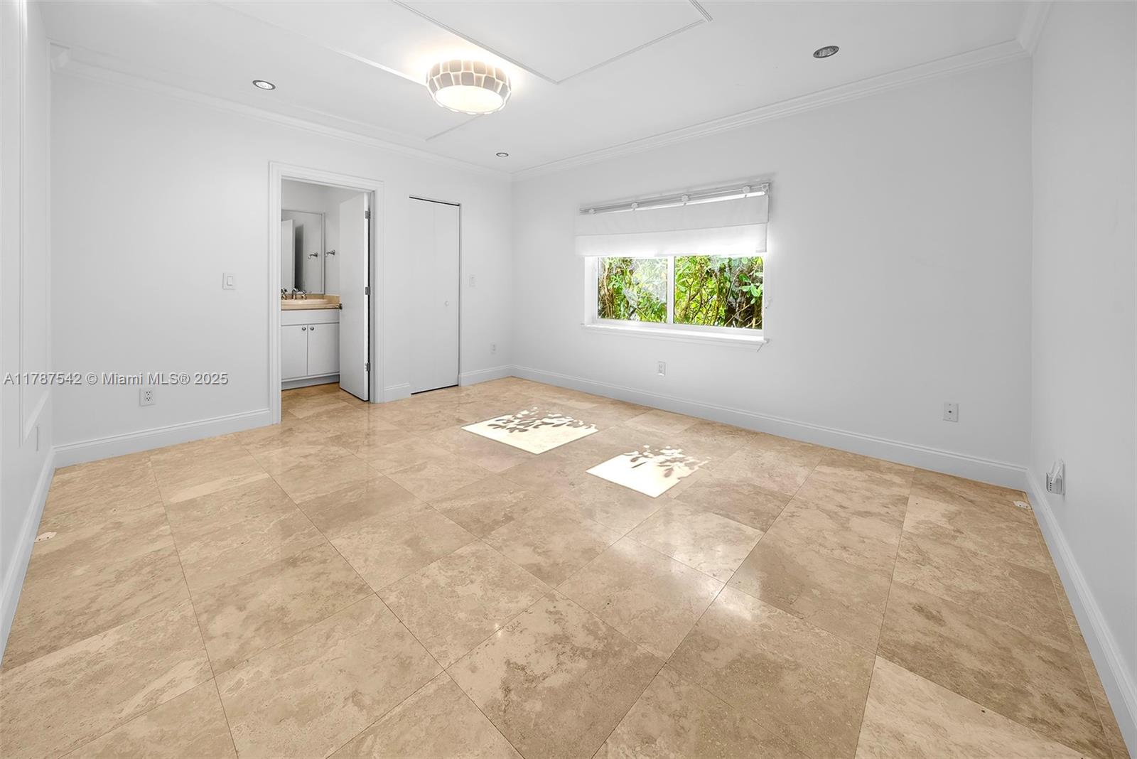 GOLDEN BEACH SEC C - Residential