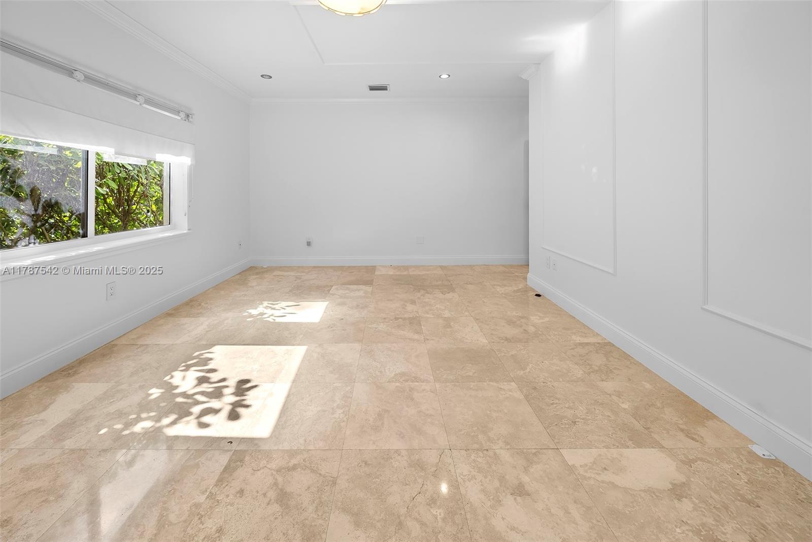 GOLDEN BEACH SEC C - Residential