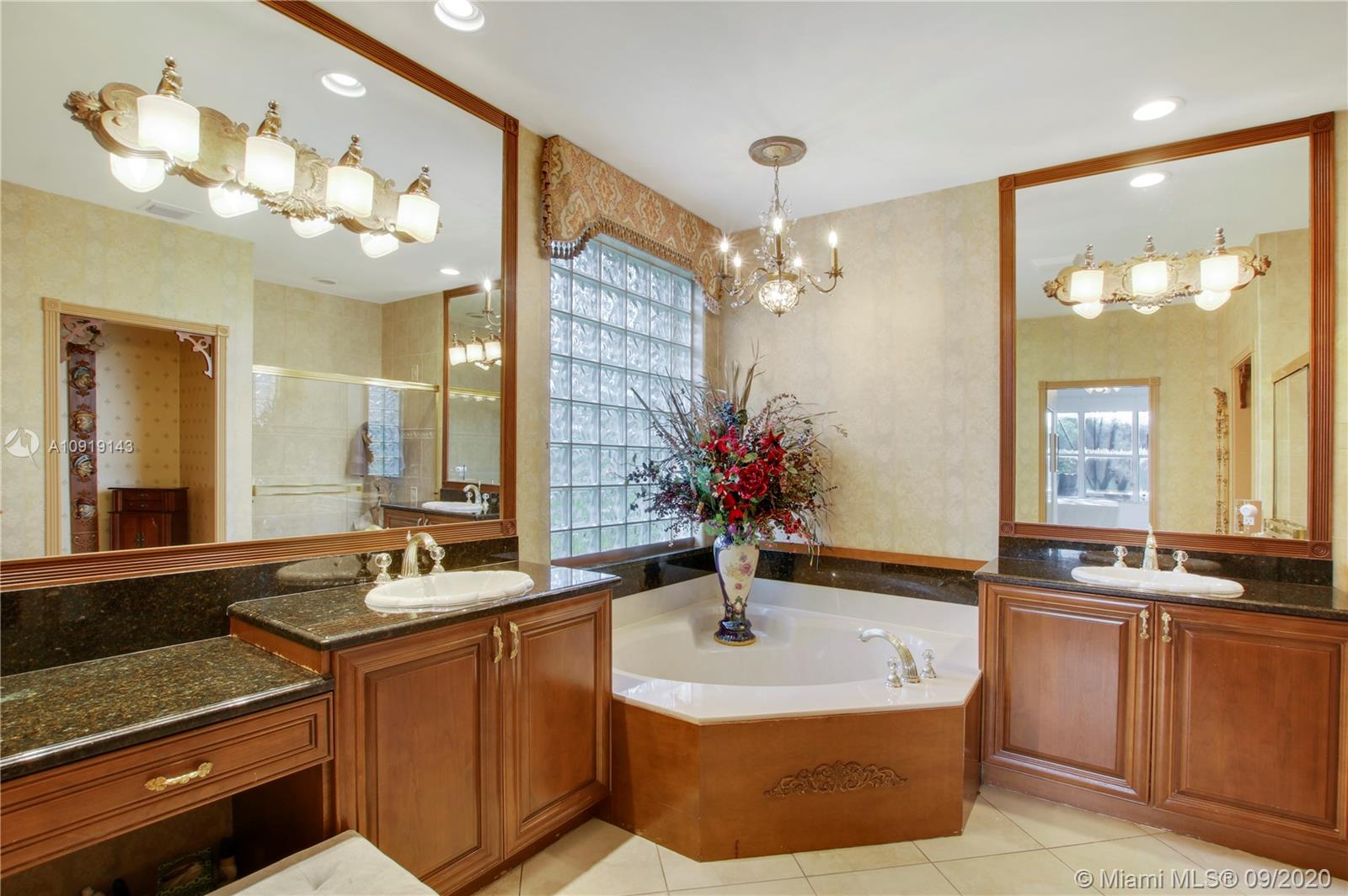 VALENCIA SHORES 3 - Residential