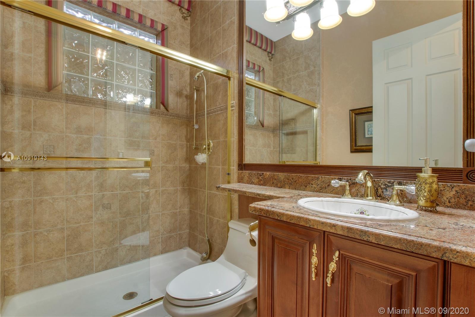 VALENCIA SHORES 3 - Residential