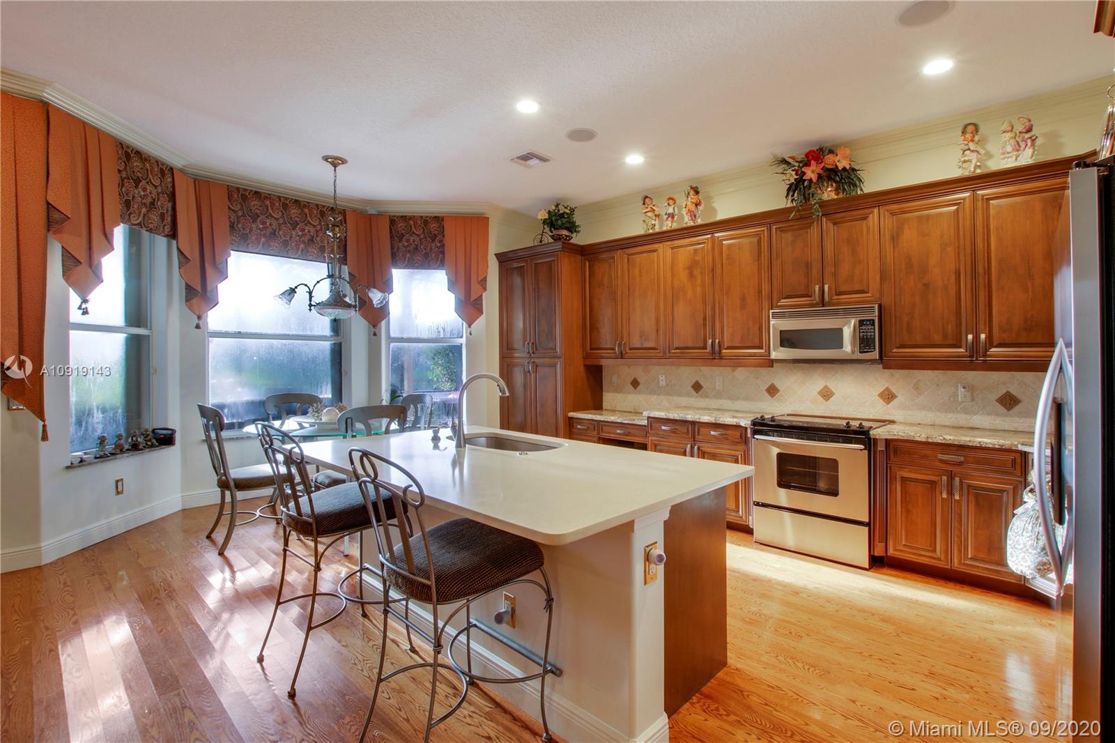 VALENCIA SHORES 3 - Residential